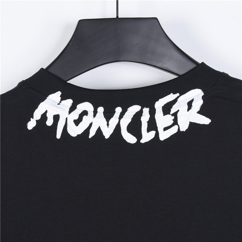Moncle/蒙口 胸前大LOGO短袖 黑色 白色-Chinese UA Cheap High Quatity Brand Clothes Bags handbags Sneakers wholesale wholesaler seller from China Factory suppliers Fashion Clothing Shoes best Quality Beautiful Price Moncle/蒙口 胸前大LOGO短袖 黑色 白色