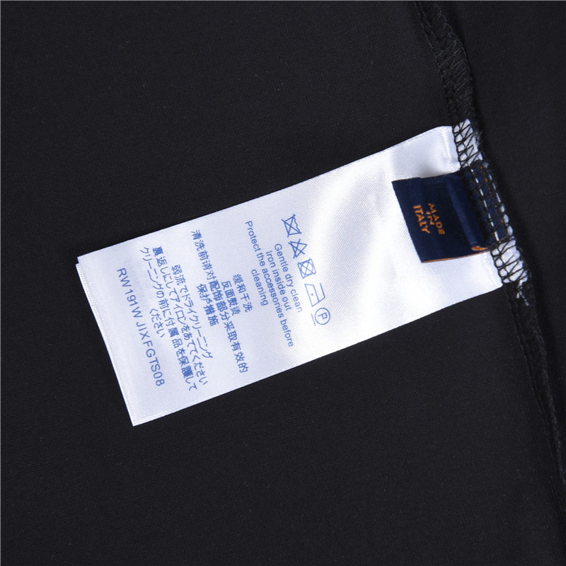 LouisVuitton/路易威登 胸前皮牌短袖黑色 白色-莆田鞋,莆田鞋货源,高仿鞋,高仿鞋货源,安福档口,莆田高仿鞋,莆田鞋批发,高仿鞋批发,莆田高仿运动鞋,高仿运动鞋,莆田运动鞋 LouisVuitton/路易威登 胸前皮牌短袖黑色 白色