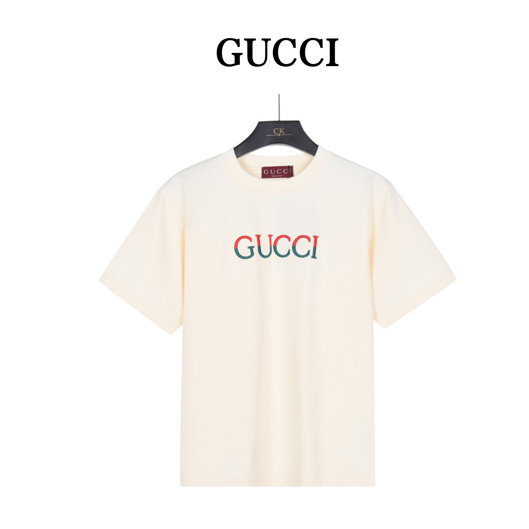 (支持放店) Gucci/古驰 红绿拼接刺绣字母短袖T恤 顶级版本,区分市面通货.男女同款全新美学灵感趣味设计,渠道性质精品.让整体造型设计更加优雅时尚,今夏最火系列,无数明星潮人追捧.裁剪工艺细节处理工整为玩味时尚增添色彩!工整细致,合身的版型构造更是独具匠心,上身不仅有着出彩的辨识度更是减龄青春.一款穿着意义还有穿搭性能都很极致的款式,绚丽的色系调配,此款的工艺必然也是极致非凡,上身的舒适度绝对足够的强大,也是奢品本质的一种彰显!柔软轻薄,触感更是极端撩人,透气性能十分之强大,尤为适合春夏季节的穿搭所需,妥妥的穿着享受,并且各处的细节以及织带的工艺都是尽善尽美,更显高级感! 颜色:米杏、黑色