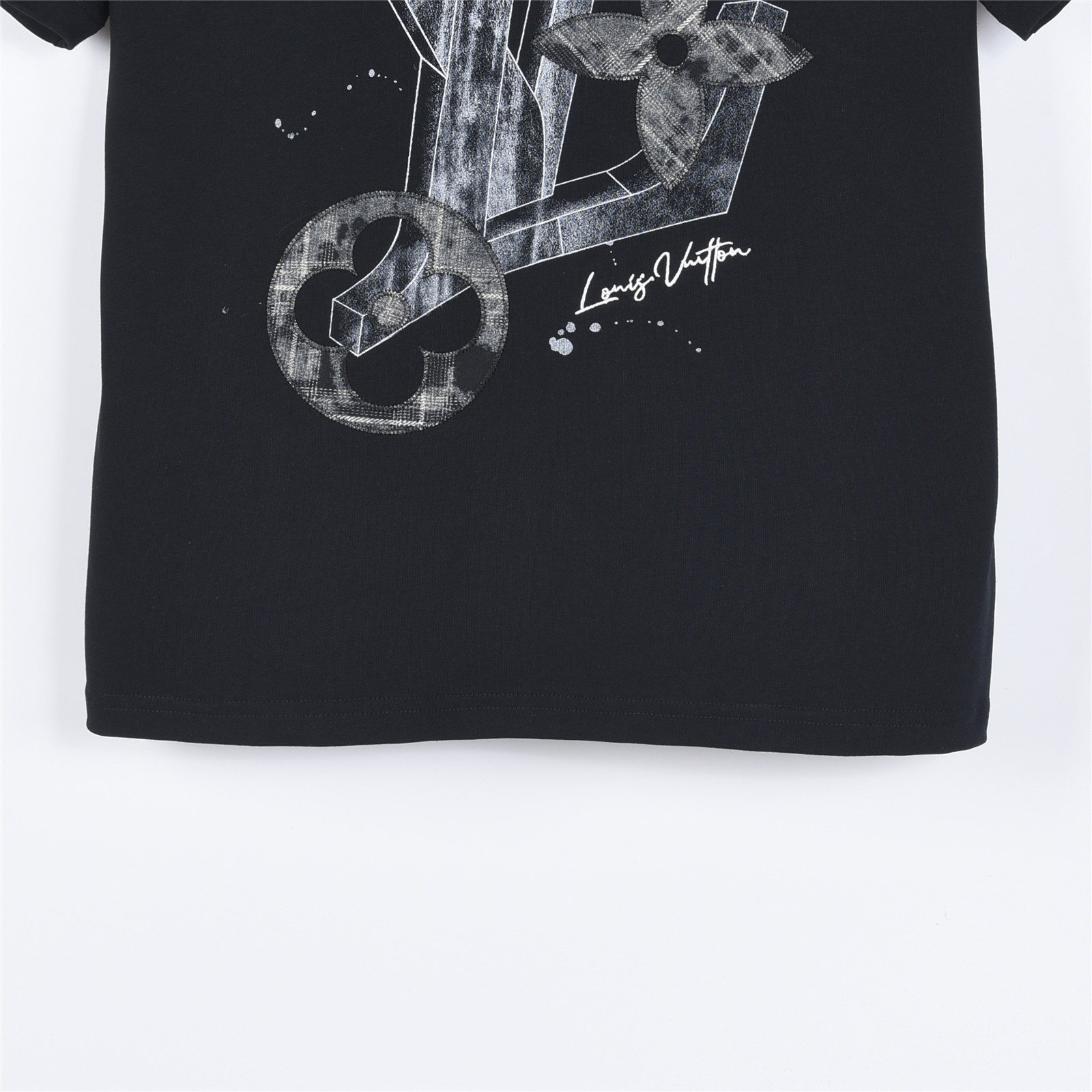 LouisVuitton/路易威登 26SS素描四叶草logo印花短袖T恤 黑色 白色 LouisVuitton/路易威登 26SS素描四叶草logo印花短袖T恤 黑色 白色