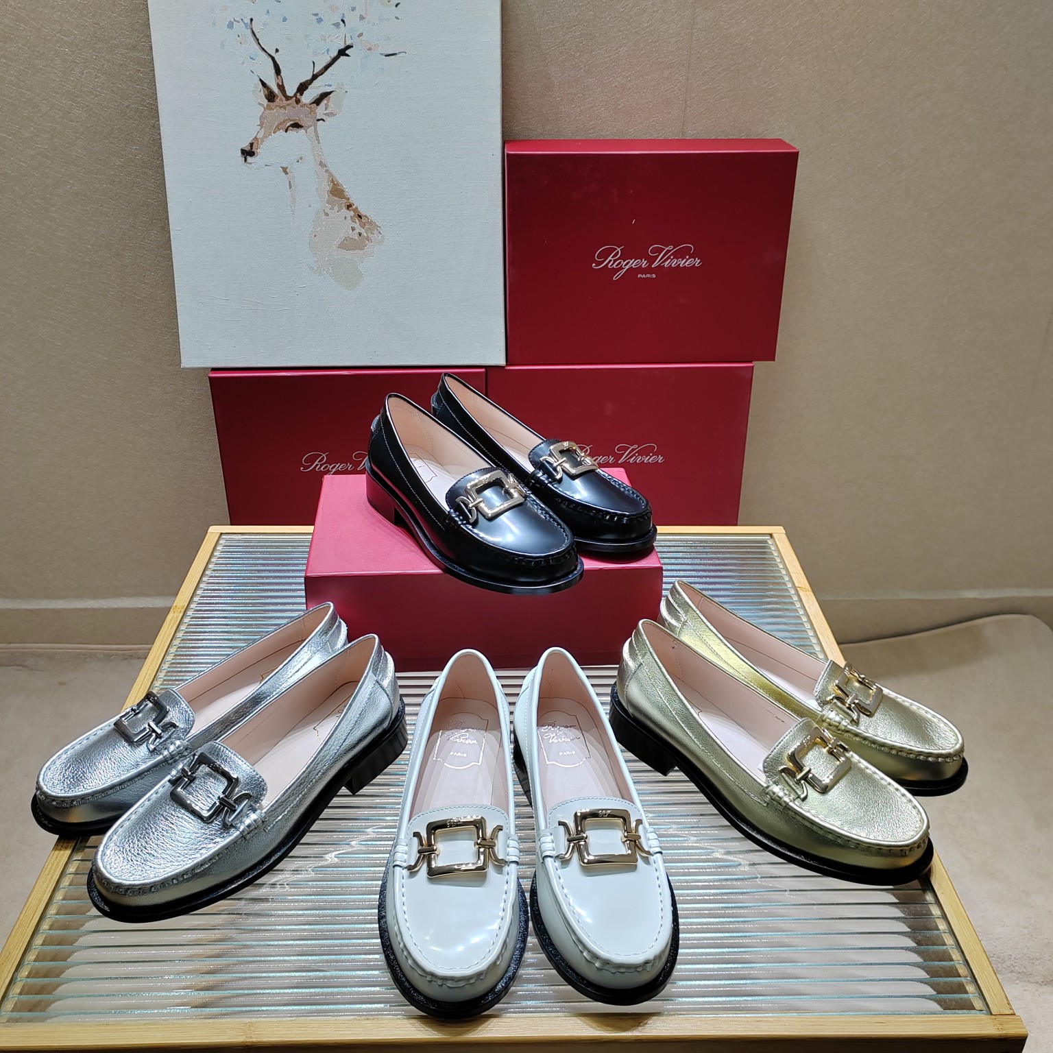 NO:555270,* The new Morsetto loafers are still as light and soft as ever and do not press on the instep. Celebrities, Internet celebrities and ladies all have a pair of loafers. This pair of loafers is perfect from shoe shape to leather to shoe buckles. It can easily interpret the French romantic style. The entire RV series is available (I must buy RV loafers every year~ until it explodes). Original genuine leather outsole. Material: original customized cow patent leather. Imported lambskin lining. Original hardware. 11 customized diamond buckles/buckles.  Size 34-40 (34 40 customized) Heel height 3.5cm, loafers, sheepskin, Leather soles19860909* 新款Morsetto乐福鞋 还是一如既往的轻和软不压脚背 明星网红名媛小姐姐人手一对乐福鞋 这双乐福鞋从鞋型到皮质到鞋扣 完美的无可挑剔 轻松演绎法式浪漫风情 RV全系列做齐（每年必买RV乐福鞋~到爆炸）  鞋底原版真皮大底 材质:原版定制牛漆皮 内里进口小羊皮 五金原版11定制钻扣/饰扣 码数34-40（34 40定制） 跟高3.5cm,,loafers,sheepskin,Leather soles,Men's shoes