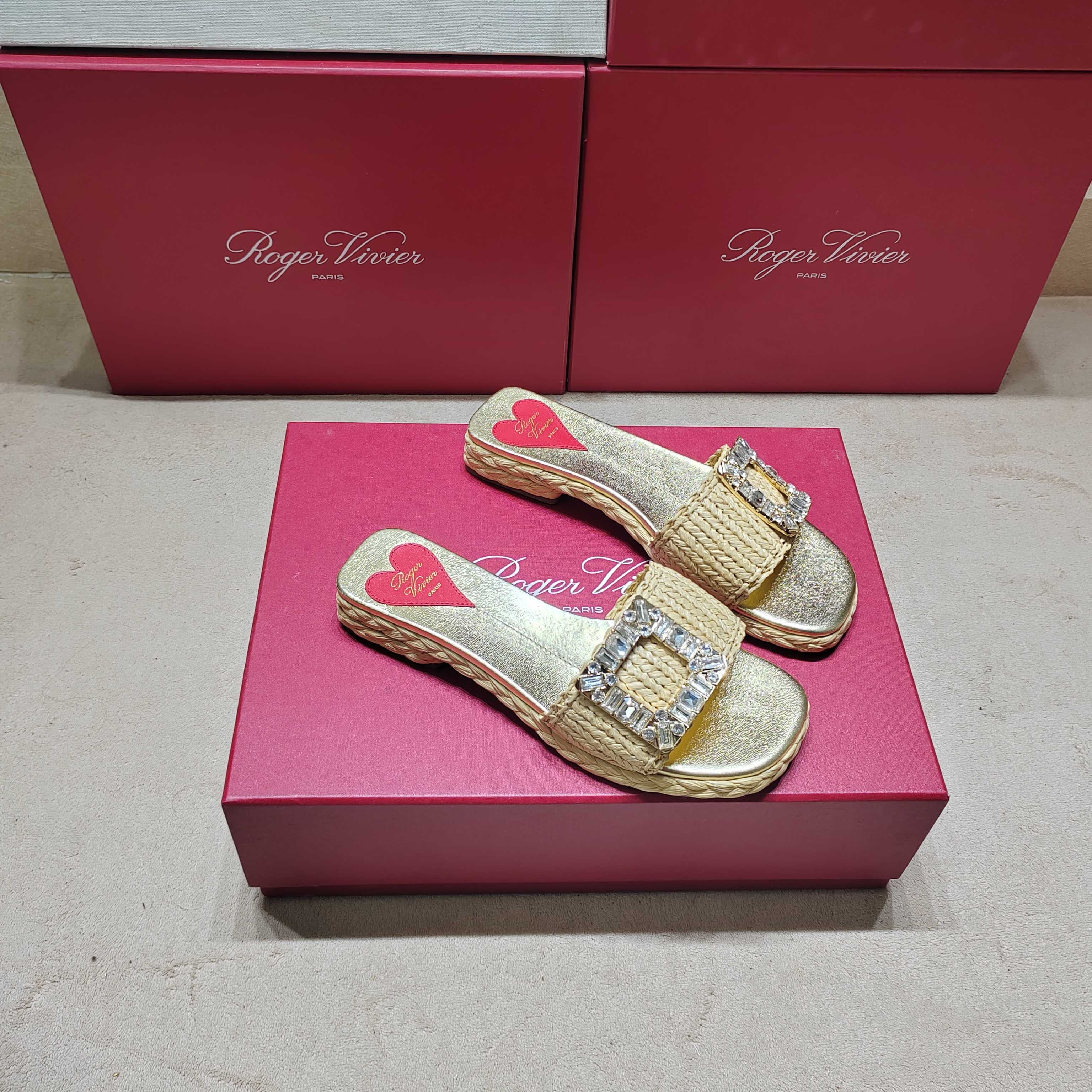 Luxurious Roger Vivier Leather Slippers with Metal Buttons and Water Drill Details - 图片 3