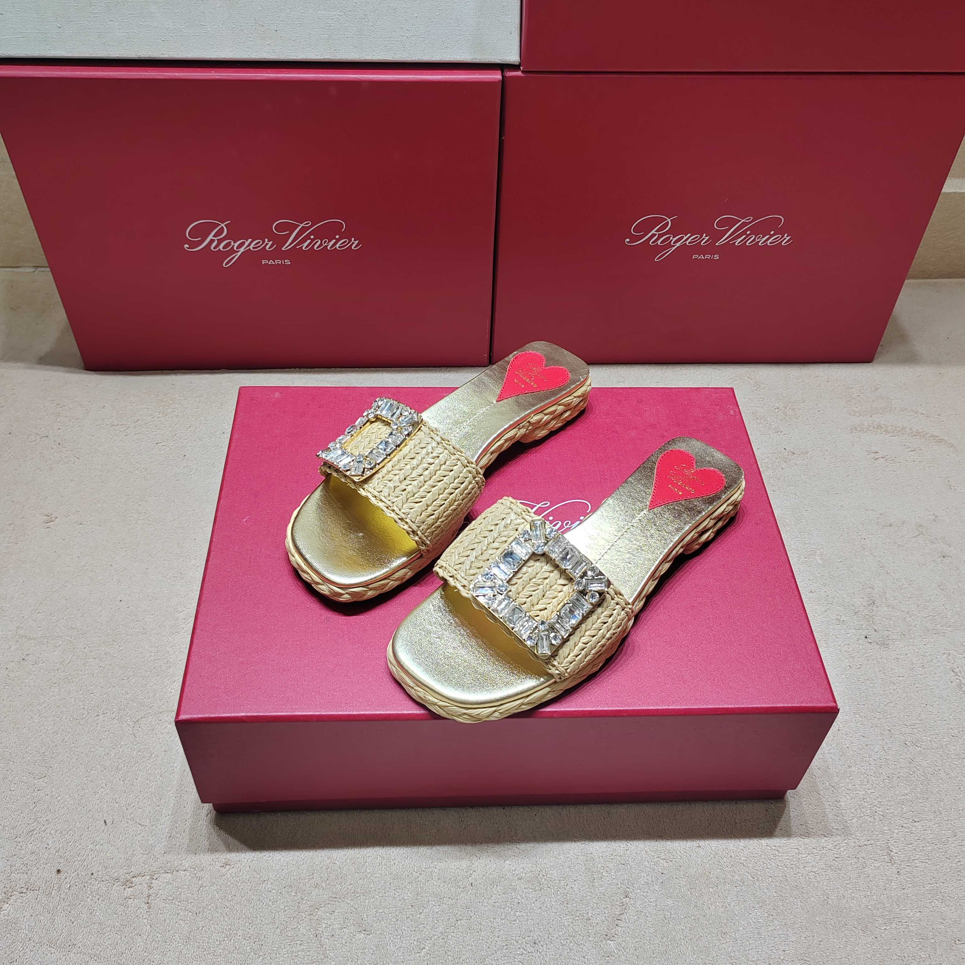 Luxurious Roger Vivier Leather Slippers with Metal Buttons and Water Drill Details - 图片 4