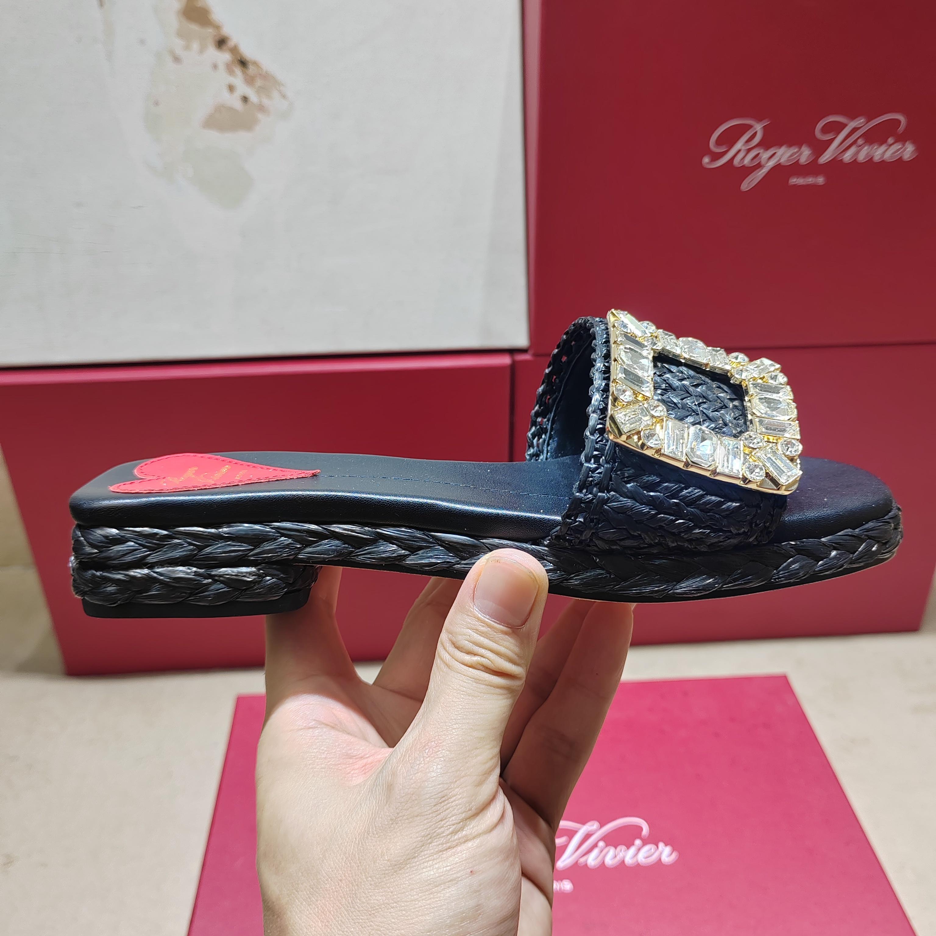 Luxurious Roger Vivier 2025 Shoes with Metal Buttons and Water Drill Slippers