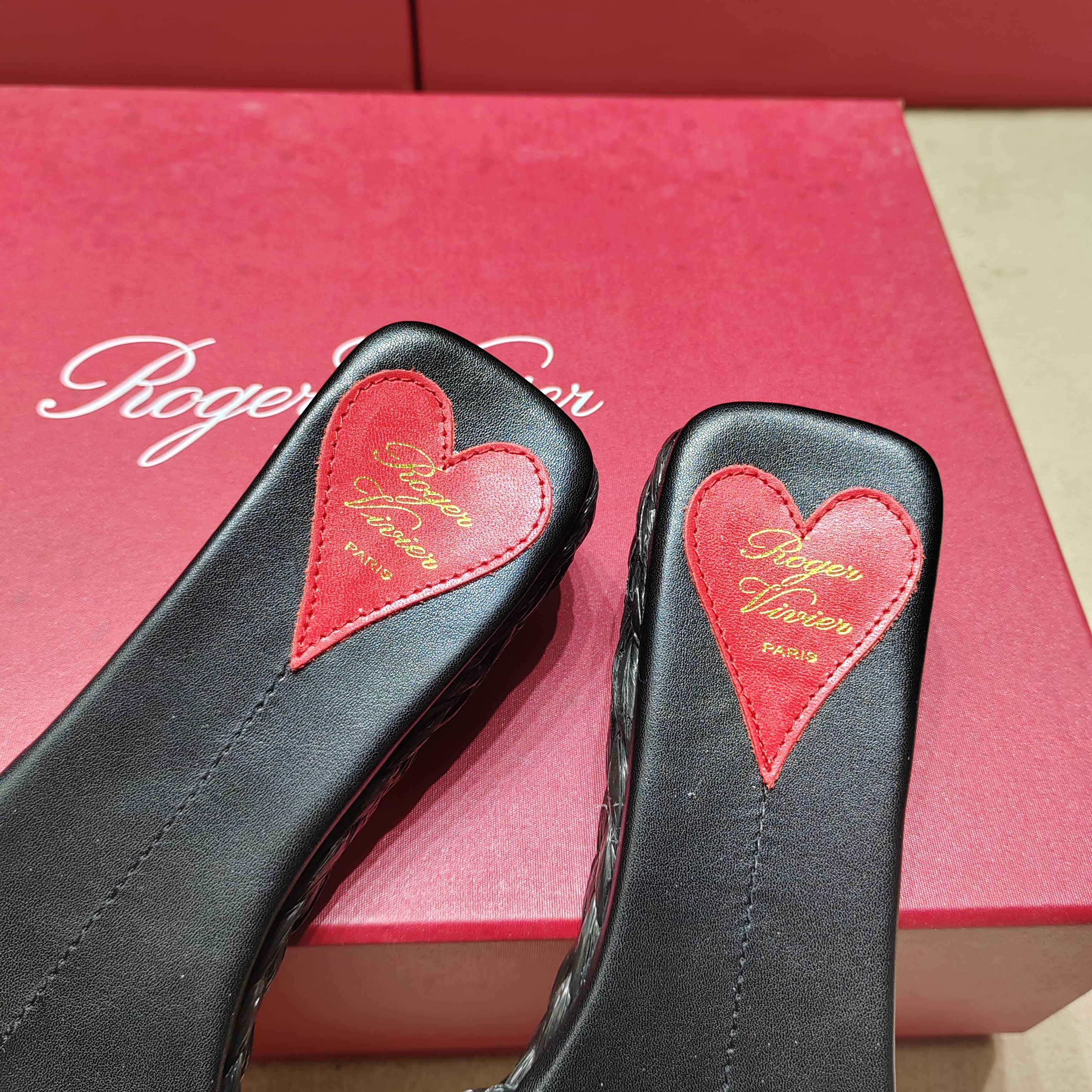 Luxurious Roger Vivier 2025 Shoes with Metal Buttons and Water Drill Slippers - 图片 8
