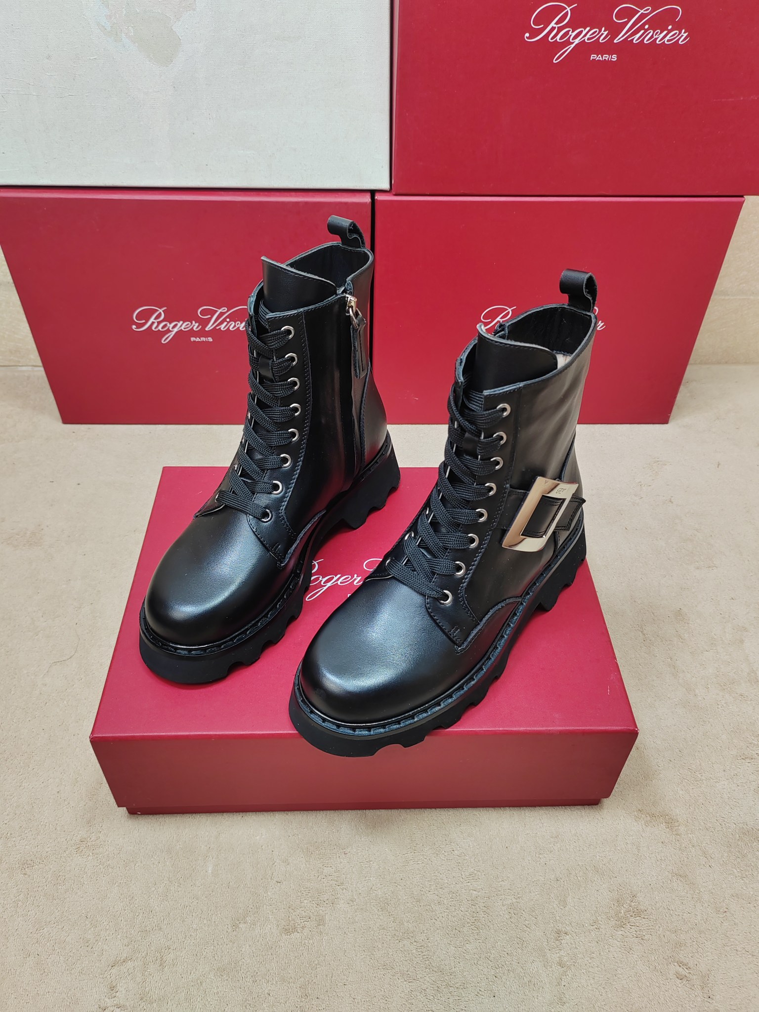 Roger Vivier Viv Run Chelsea Boot with Crystal Buckle 4 a1757018192797 5310