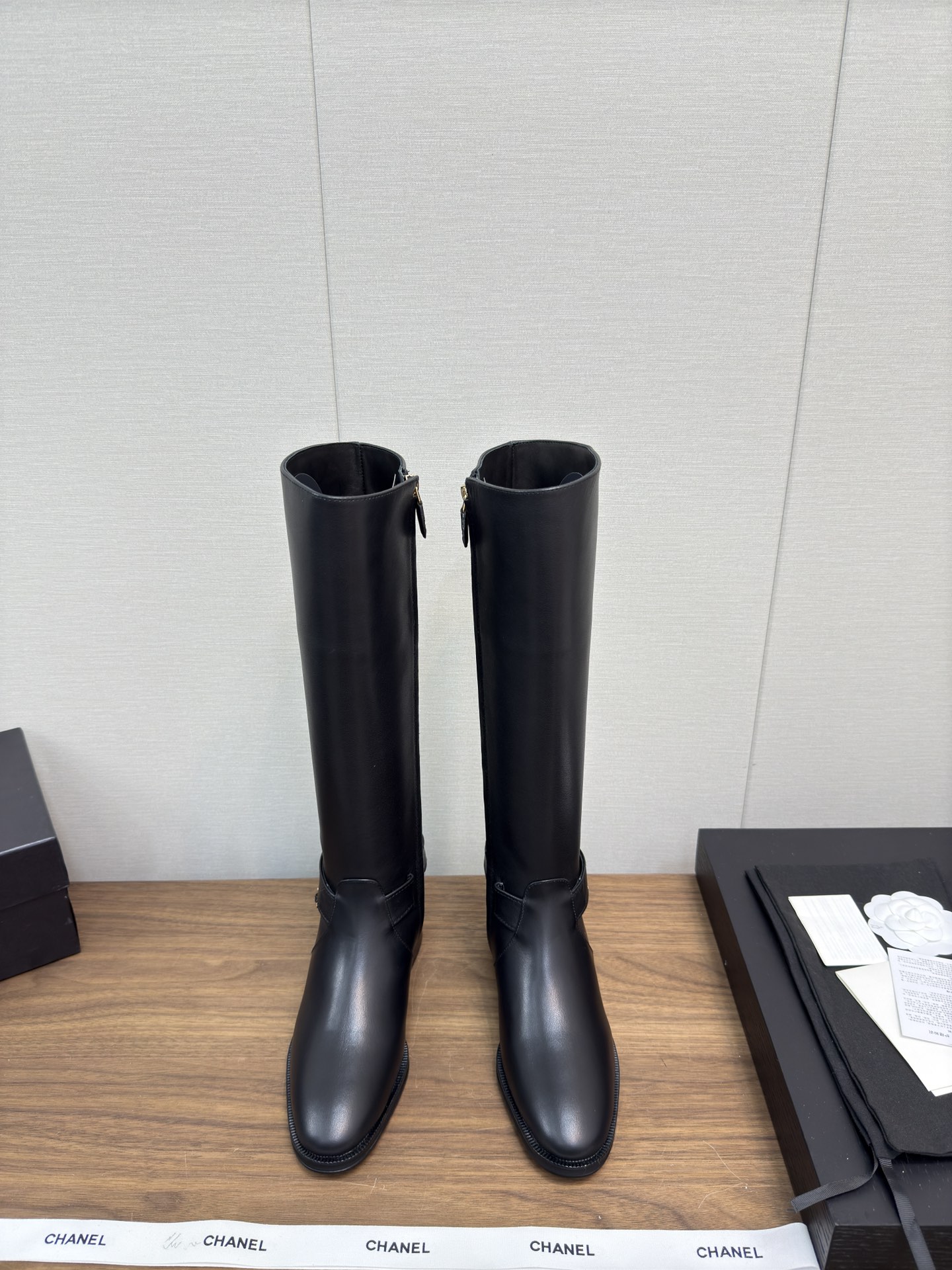 NO:477371,Top version Chane1 'Chelsea Knight Boots' Top version Long boots. High version Xiaoxiang Chanel High quality counter level - Chanelaa Xiaoxiang new double C heel chain thin leg short boots Top purchasing level rare products are available ━━━━━ t ━━━━━━━━━━━━━━━Material high boots 16 inches, short boots 8 inches!  Upper imported from Italy, Niu Niu original customization Xiaoxiang Logo Chanel unique chain elements imported comfortable soft sheepskin inner footbed Italy imported double-layer thickened anti-slip injection molding sole Size: 35-39, 40, 41 customization, boots, chanel, chanel, boots, sheepskin19860909顶级版本 Chane1“切尔西骑士靴”  顶级版本 长靴.高版本 小香chanel 高品质专柜级- chanelaa 小香新款双C后跟链条瘦腿短靴 顶级代购级别稀品上新 ━━━━━ t ━━━━━ 材质高靴16寸,矮靴8寸！鞋面意大利进口小牛牛原版定制小香Logo香奈儿独有的链条元素进口舒适柔软羊皮内里垫脚意大利进口对版本双层加厚防滑注塑大底 码数:35-39,40 ,41定制,靴子,chanel,chanel,boots,sheepskin,Women's Shoes