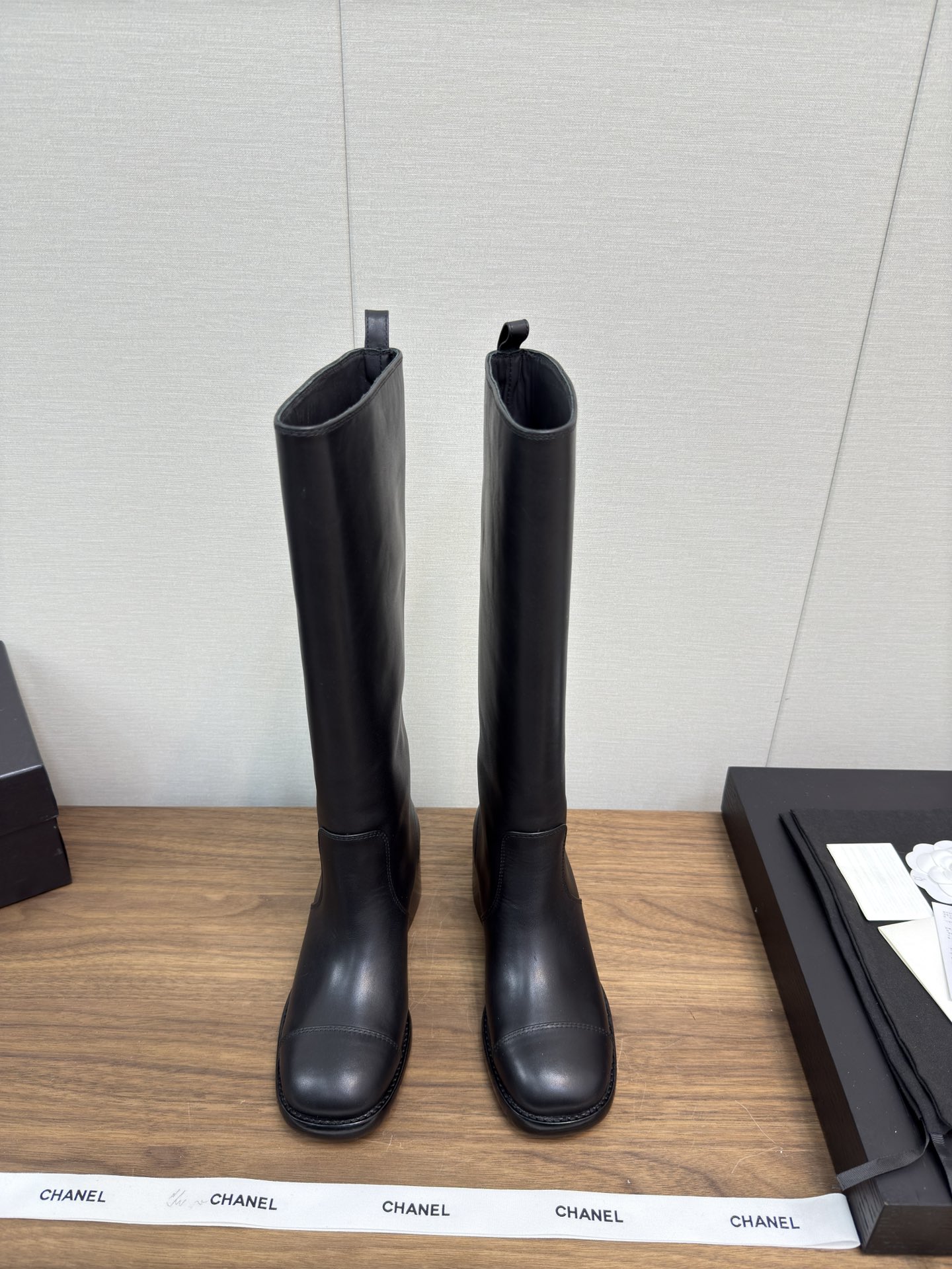 NO:477368,Top version Chane1 'Chelsea Knight Boots' High version Xiaoxiang Chanel High quality counter level - Chanelaa Xiaoxiang new double C leg slim boots Top purchasing level rare products are available ━━━━ t ━━━━━━━━━━━━━━━━Material high boots 16 inches, short boots 8 inches!  Upper imported from Italy, Niu Niu original customization Xiaoxiang Logo Chanel unique chain elements imported comfortable soft sheepskin inner footbed Italy imported double-layer thickened anti-slip injection molding sole Size: 35-39, 40 41 customization, boots, chanel, chanel, boots, sheepskin19860909顶级版本 Chane1“切尔西骑士靴”  高版本 小香chanel 高品质专柜级- chanelaa 小香新款双C瘦腿靴 顶级代购级别稀品上新 ━━━━━ t ━━━━━ 材质高靴16寸,矮靴8寸！鞋面意大利进口小牛牛原版定制小香Logo香奈儿独有的链条元素进口舒适柔软羊皮内里垫脚意大利进口对版本双层加厚防滑注塑大底 码数:35-39,40 41定制,靴子,chanel,chanel,boots,sheepskin,Women's Shoes