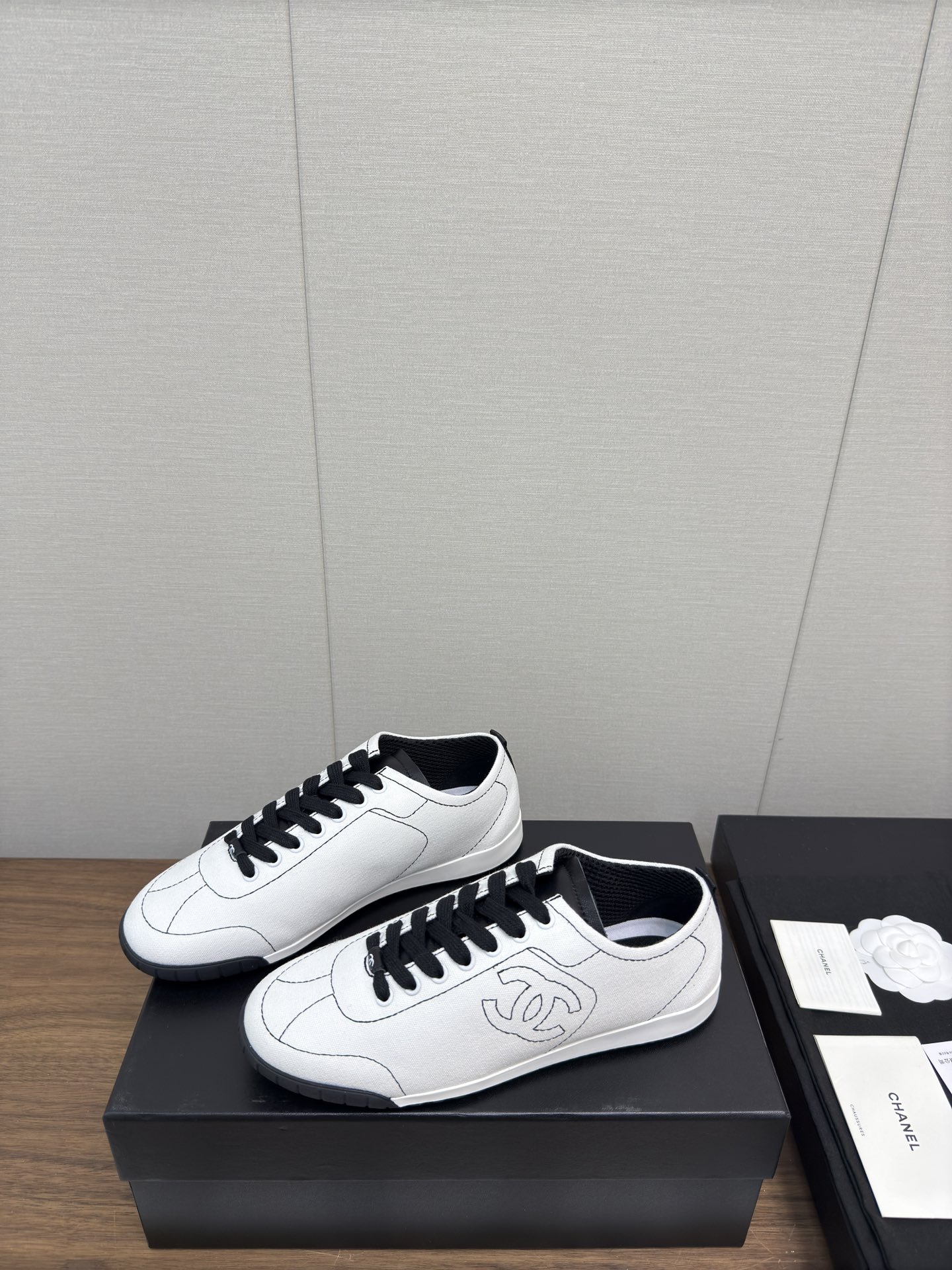 NO:477453,CHANEL 25c Early spring Vacation series casual sports shoes Original purchase and development Making goods Classic design Reinterpret the hand-painted comic style, blank areas can be graffitied by yourself, and the outline of white background and black edges gives sports shoes a new atmosphere. The number of 35-41, 40.41 does not return or exchange. The delivery counter is exquisitely packaged, casual shoes/sports shoes, chanel, sneakers19860909CHANEL 25c 早春 度假系列休闲 运动鞋 原版购入开发 做货 经典设计 重新演绎手绘漫画风,空白区可自行涂鸦上色,白底黑边的勾勒方式 赋予运动鞋新的气息 码数35-41,40.41不退换 配送专柜精美包装,休闲鞋/运动鞋,chanel,sneakers,Women's Shoes