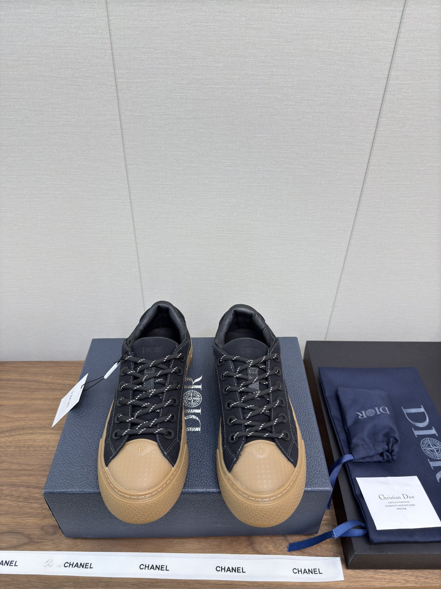 NO:477461,High-version Dior autumn and winter haute couture new men's shoes CD jelly color flat-soled casual shoes Dior and STONE ISLAND B33 round toe lace-up canvas skateboard shoes Celebrity same Oblique letter logo embroidered retro color-blocking sneakers Top high-end version on the market Material: imported cotton-blend custom technology fabric + water-dyed cowhide inner lining + original molded Tpu outsole Size35-45 (46 customized non-return and exchange), casual shoes/sports shoes, dior, dior, sneakers, cowhide19860909高版本 迪奥 秋冬高定系列新款男鞋 CD 果冻色平底休闲鞋 Dior and STONE ISLAND B33圆头系带帆布滑板鞋 明星同款Oblique字母logo刺绣复古拼色运动鞋 市面顶级高端版本 材质:鞋面进口棉质混纺定制科技面料+水染牛皮内里+原版开模Tpu大底 Size35-45（46 定制不退换）,休闲鞋/运动鞋,dior,dior,sneakers,cowhide,Women's Shoes