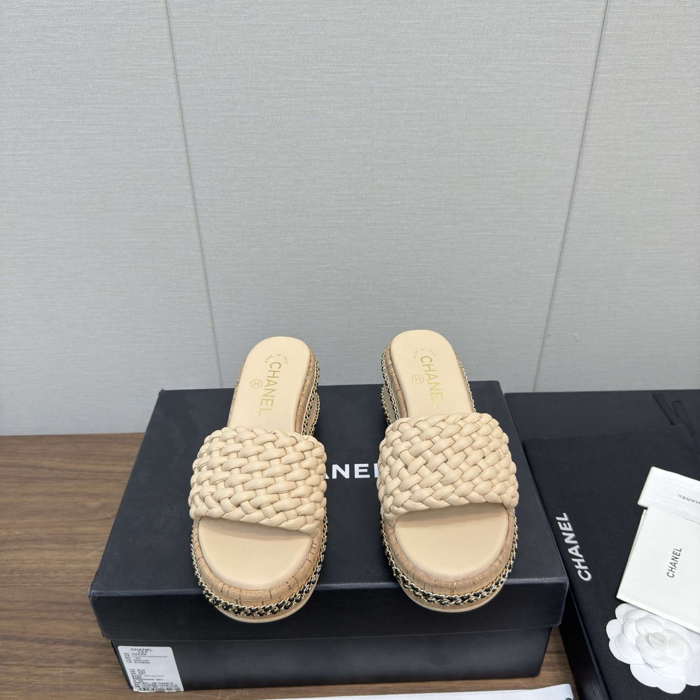 NO:239084,Chanel 25s latest spring and summer braided wedge slippers sandals ins & Xiaohongshu has many internet celebrities!  Super sexy on your feet!  It's really beautiful!  The high-end dress is fairy and simple, fashionable and designed. They are all very easy to wear and practical and textured. Dangdao is simply a magical tool for matching clothes. Wearing it makes you look fashionable and fashionable. It is a highlight of the matching. It is versatile and suitable for any occasion and everyone has a must-have pair!  Heel thickness is about 6cm, size 35-40, 40.41 customized, slippers, chanel, sandals, slippers19860909Chanel 25s 最新春夏 编织带坡跟 拖鞋凉鞋 ins&小红书巨多网红上身！上脚超性感！真的太美了！高级穿着又仙女简约时髦又有设计感 而且都非常非常好穿实用又有质感, 当道简直是搭配衣服的神器 穿上让你集时髦洋气于一身 是搭配中的一个亮点 百搭适用任何场合、人手必备一双！ 跟厚约6cm 码数35-40,40.41定制,拖鞋,chanel,sandals,slippers,Women's Shoes