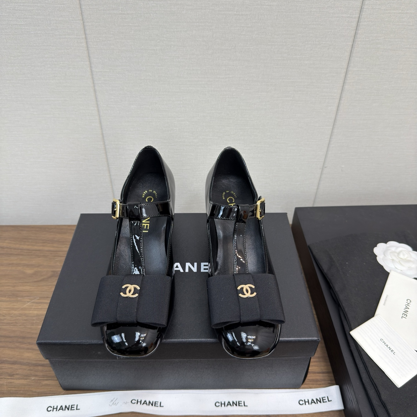 NO:238664,* 25 Early Spring Bow Loafers, Mary Jane shoes!  Top version of loafers. The unique fragrance of Yuan Xiaosu Hongshu Internet celebrity blog recommends the style that is invincible and looks thinner on the legs~ Daily wear, delicate and delicate, heel height 4.5cm, original version is really big leather sole Digital 35-41 (ordered 40-41) are all equipped with genuine Italian packaging, single shoes, loafers, mary jane19860909* 25早春蝴蝶结 乐福单鞋,玛丽珍单鞋！ 顶级版 乐福鞋 小有独香的元小素红书网红博推主荐穿款上无敌腿显细～ 日常穿搭 秀气精致 跟高4.5cm ,原版真大皮底 数码35-41（40-41订） 均配有意大利正品包装,单鞋,loafers,mary jane,Women's Shoes