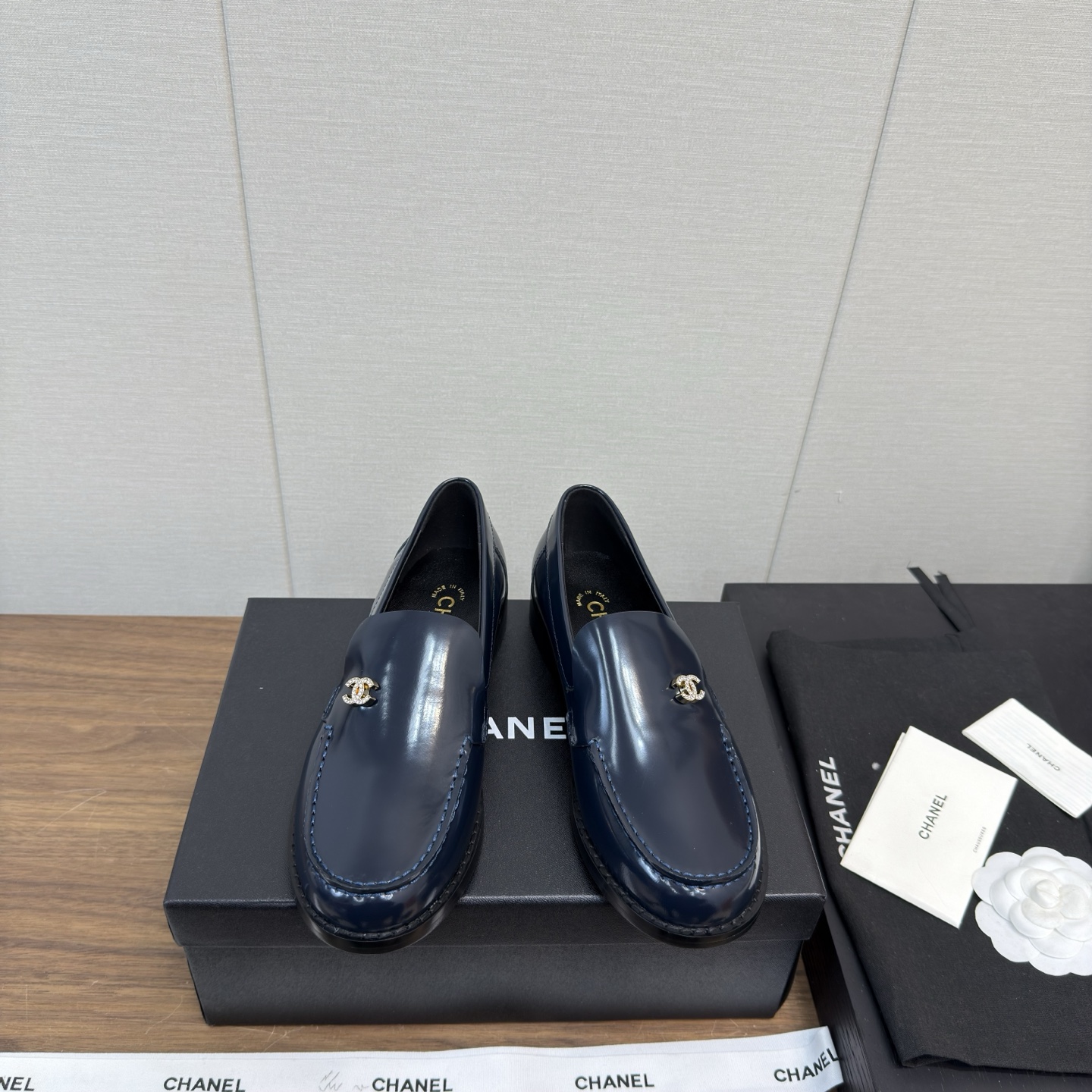 NO:445248,a 25p new loafers, loafer sandals, small leather shoes, top version loafers, small Hongshu hot-shop style, super easy to wear series Baotou loafers This new small leather shoes are so beautiful, regardless of design and material experience, I feel that it is worth the money!  Very suitable for buying a pair of chanel leather shoes!  Original developed outsole, imported sheepskin inside and outside, coded high version, heel height 2.5cm, original dyed genuine leather sole Digital 35-41 (ordered 40-41) are all equipped with genuine Italian packaging, single shoes, chanel, loafers, sandals, sheepskin19860909a 25p 新款乐福鞋 乐福凉鞋 小皮鞋 顶级版 乐福鞋 小红书热推款 超好穿系列 包头乐福鞋 这新款小皮鞋巨美,无论设计和材质体验,都觉得物超所值！非常适合入手一双chanel 小皮鞋！ 原版开发大底 里外进口羊皮 编码高版本 跟高2.5cm ,原版透染真皮底 数码35-41（40-41订） 均配有意大利正品包装,单鞋,chanel,loafers,sandals,sheepskin,Women's Shoes