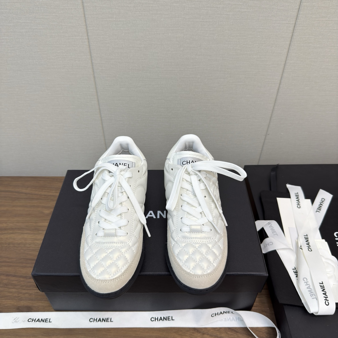 NO:238628,CHANEL 25p German training shoes series, new tennis sneakers, high-version, original purchase and development, making goods, Xiaoxiang's casual sneakers this season, blasted Xiaohongshu INS. Various social platforms, bursting wildly!  Classic design, the upper is a variety of craftsmanship and electric embroidery style, the sole is fashionable and sporty, the extraordinary has been infuriated with a variety of color-blocking elements, lightweight, versatile and versatile, the delivery counter is exquisitely packaged, the inner original imported mixed breed sheep, the sole is original open mold TPU combination sole, the heel height is 3 cm Size: women's size 35-39, 40.41 customized, casual shoes/sports shoes, chanel, sneakers19860909CHANEL 25p德训鞋 系列 网球运动鞋新款上 高版本 原版购入开发 做货 小香这季休闲款运动鞋 刷爆小红书 INS.各种社交平台,疯狂爆发！经典设计 鞋面多种工艺电绣的风格 大底却时尚运动 不平凡的拥入了多种颜色拼色元素 轻巧百搭暴走不累 配送专柜精美包装 内里原版进口混种羊 鞋底原版开模TPU组合大底 跟高3 cm Size:女码35－39,40.41定制,休闲鞋/运动鞋,chanel,sneakers,Women's Shoes