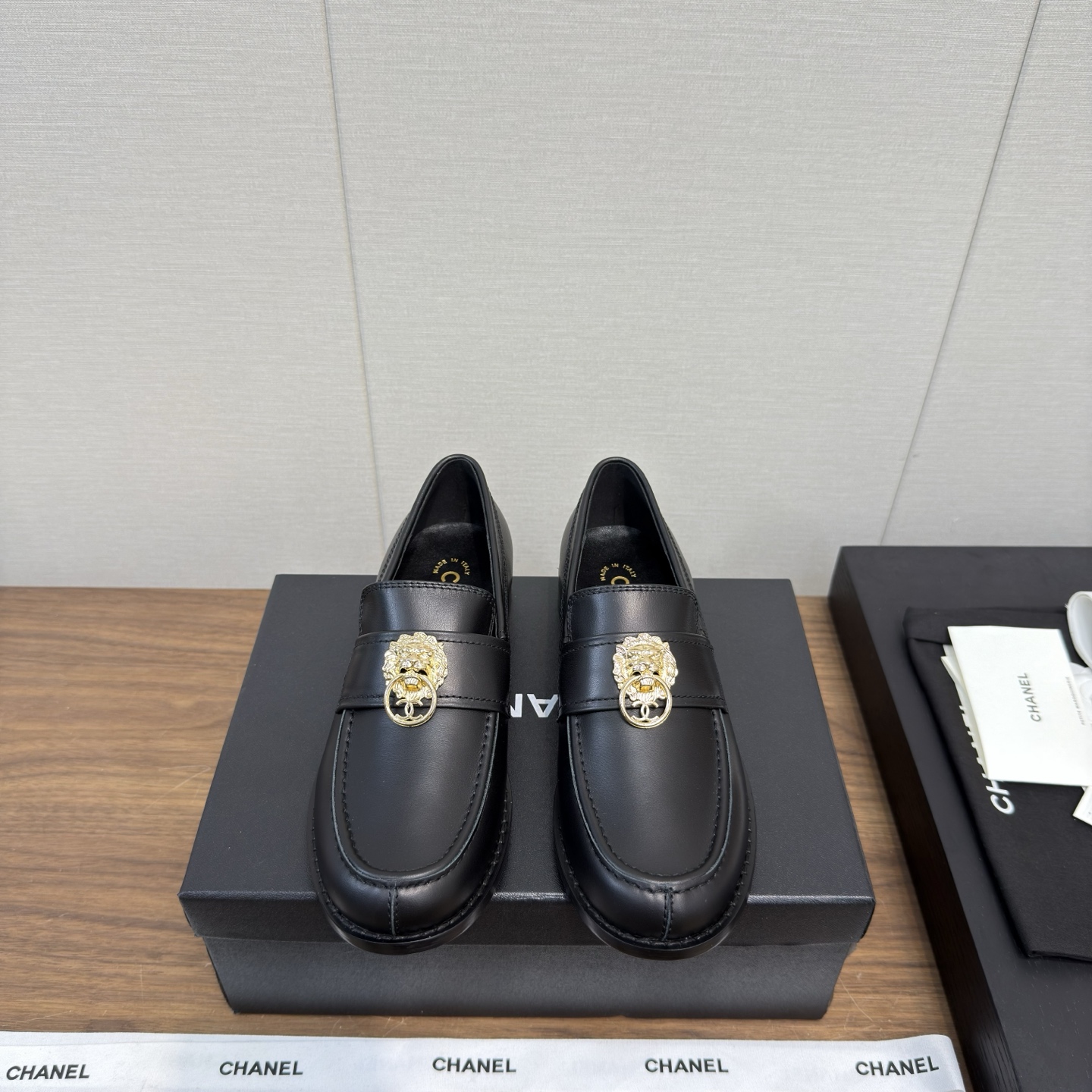 NO:417345,a 25p new loafers, flat heel shoes, small leather shoes, top version, loafers, Xiaohongshu hot-selling style, super easy to wear series, Baotou loafers, This new small leather shoes are so beautiful, regardless of design and material experience, I feel that it is worth the money!  Very suitable for buying a pair of chanel leather shoes!  Original developed outsole, imported sheepskin inside and outside, coded high version, heel height 2.5cm, original dyed genuine leather sole Digital 35-41 (ordered 40-41) are all equipped with genuine Italian packaging, loafers, chanel, loafers, sheepskin19860909a 25p 新款乐福鞋 平跟便鞋 小皮鞋 顶级版 乐福鞋 小红书热推款 超好穿系列 包头乐福鞋 这新款小皮鞋巨美,无论设计和材质体验,都觉得物超所值！非常适合入手一双chanel 小皮鞋！ 原版开发大底 里外进口羊皮 编码高版本 跟高2.5cm ,原版透染真皮底 数码35-41（40-41订） 均配有意大利正品包装,乐福鞋,chanel,loafers,sheepskin,Women's Shoes