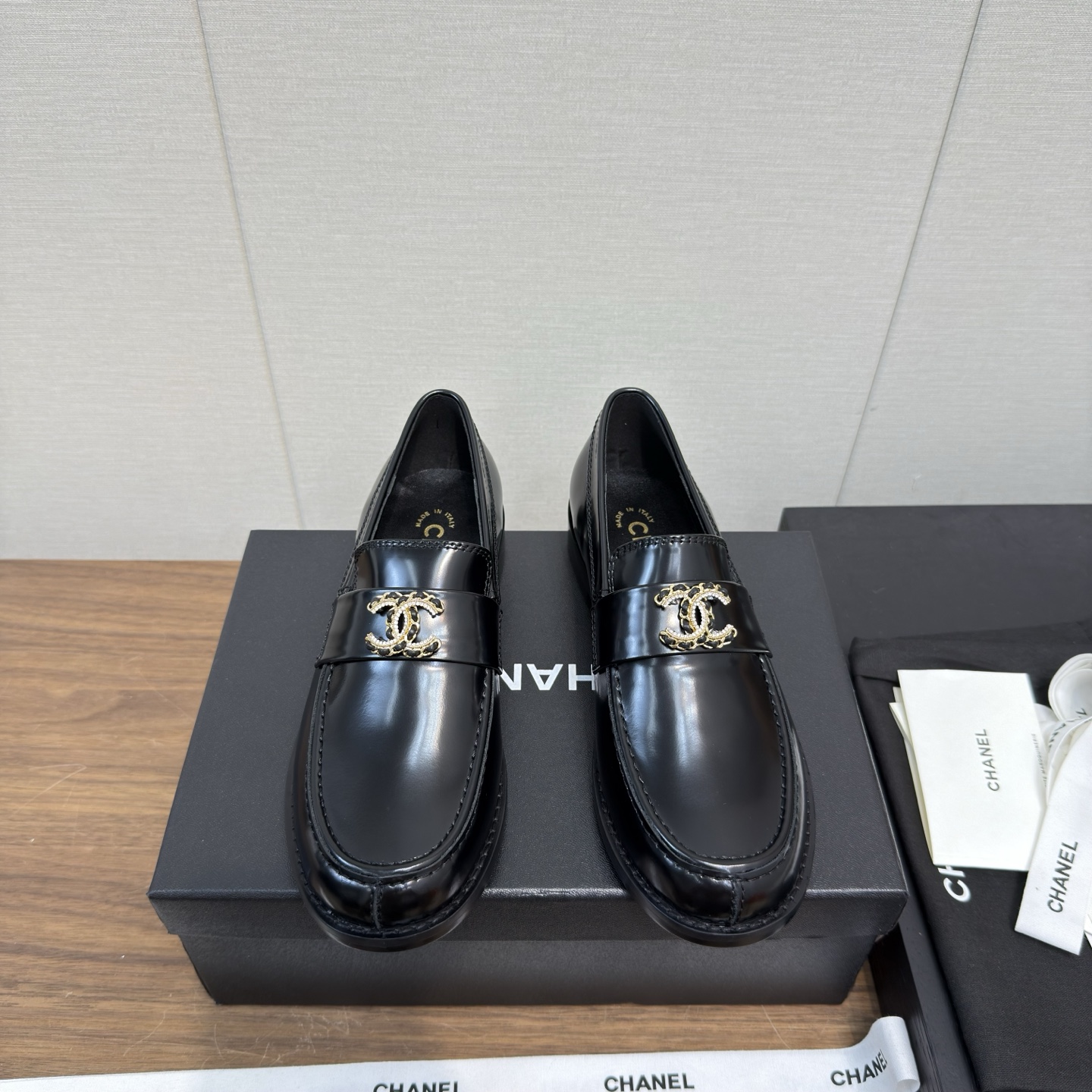 NO:417311,a 25a New diamond loafers, flat heel loafers, small leather shoes, top version, loafers, Xiaohongshu hot-selling style, super easy to wear series, Baotou loafers, This new small leather shoes are so beautiful, regardless of design and material experience, I feel that it is worth the money!  Very suitable for buying a pair of chanel leather shoes!  Original developed outsole, imported sheepskin inside and outside, coded high version, heel height 2.5cm, original dyed genuine leather sole Digital 35-41 (ordered 40-41) are all equipped with genuine Italian packaging, loafers, chanel, loafers, sheepskin19860909a 25a 新款菱格 乐福鞋 平跟便鞋 小皮鞋 顶级版 乐福鞋 小红书热推款 超好穿系列 包头乐福鞋 这新款小皮鞋巨美,无论设计和材质体验,都觉得物超所值！非常适合入手一双chanel 小皮鞋！ 原版开发大底 里外进口羊皮 编码高版本 跟高2.5cm ,原版透染真皮底 数码35-41（40-41订） 均配有意大利正品包装,乐福鞋,chanel,loafers,sheepskin,Women's Shoes