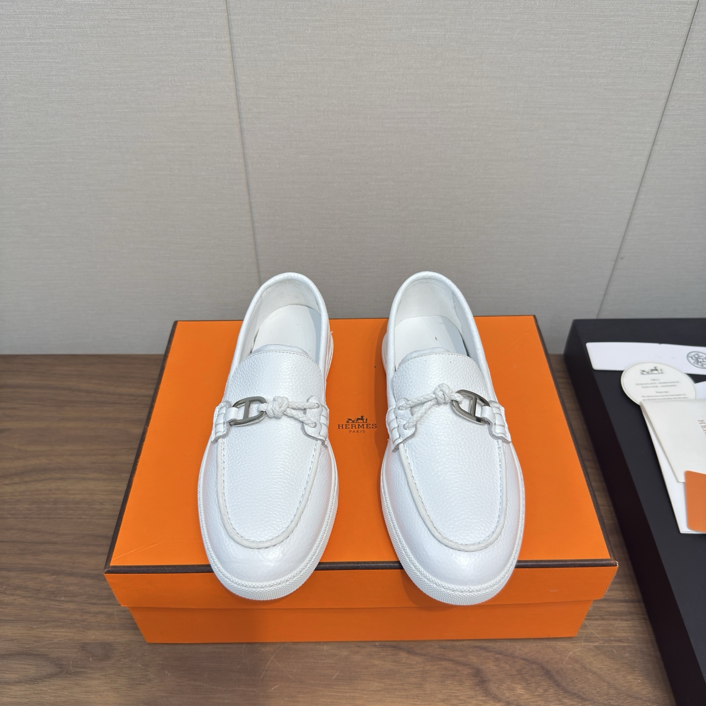 NO:445163,Hermès/Hermès 25 early autumn new products Loafer casual shoes Top version Couple size 10 men's color block design MM style Advanced fashion Simple and high-end casual matching Very light and comfortable on the feet Upper: cowhide/sheep lining cowhide Outsole Original TPU molded sole Size 35-45 (food 40.41.45. Custom made no return or exchange), loafers, hermes, hermes, loafers, cowhide, sheep19860909Hermès/爱马仕 25早秋新品 乐福休闲鞋 顶级版本 情侣码数 男款10 拼色设计MM风 超前时尚 简约高级 随意搭配 上脚非常轻便舒适 鞋面:牛皮/羊猄 内里牛皮 大底原版TPU成型大底 码数35-45（女40.41.45.订做不退换）,乐福鞋,hermes,hermes,loafers,cowhide,sheep,Women's Shoes