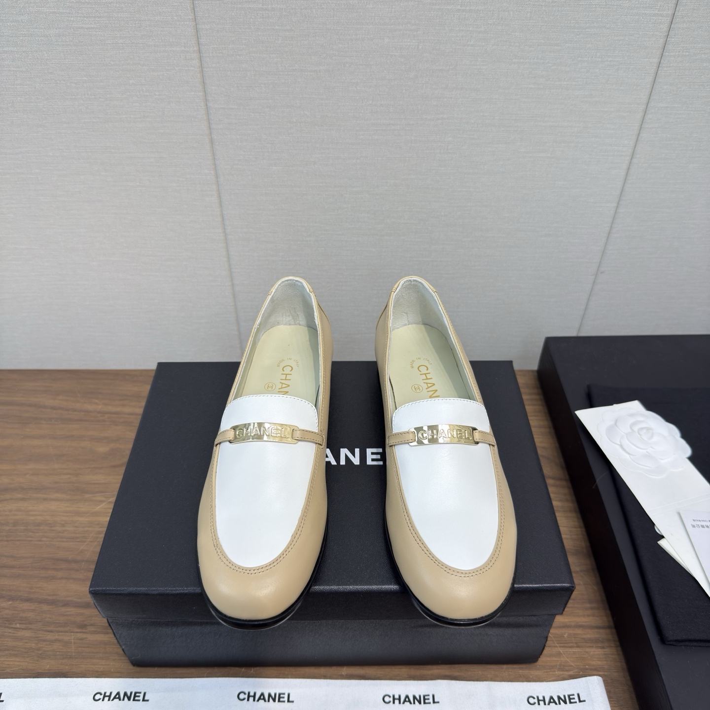 NO:477415,a 25a new loafers, flat heel shoes, small leather shoes, top version, loafers, Xiaohongshu hot-selling style, super easy to wear series, Baotou loafers, This new small leather shoes are so beautiful, regardless of design and material experience, I feel that it is worth the money!  Very suitable for buying a pair of chanel leather shoes!  Original developed outsole, imported sheepskin inside and outside, coded high version, heel height 2.5cm, original dyed genuine leather sole, digital 35-41 (ordered 40-41), loafers, chanel, loafers, sheepskin19860909a 25a 新款乐福鞋 平跟便鞋 小皮鞋 顶级版 乐福鞋 小红书热推款 超好穿系列 包头乐福鞋 这新款小皮鞋巨美,无论设计和材质体验,都觉得物超所值！非常适合入手一双chanel 小皮鞋！ 原版开发大底 里外进口羊皮 编码高版本 跟高2.5cm ,原版透染真皮底 数码35-41（40-41订）,乐福鞋,chanel,loafers,sheepskin,Women's Shoes