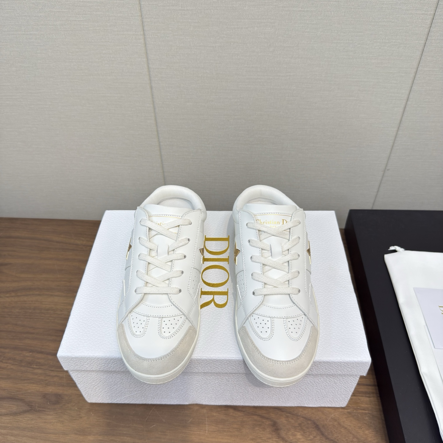 NO:477391,[Top Quality] Original IP lightweight outsole Dior 25fw new arrival~ D home spring and summer new casual sneakers dior Dior This thick-soled sneaker is really love it~ The rhythm of the legs is instantly changed to the length of the legs - matched all year round!  The upper has a strong sense of line, full of youthful and fashionable visual sense. Material original silk cowhide sheepskin, outsole original open-sole IP lightweight outsole (non-market rubber sole) size35-39 (40 41 customized, non-return and exchange), casual shoes/sports shoes, dior, dior, dior, sneakers, cowhide, sheepskin19860909【顶级品质】原版IP轻型大底 Dior 25fw new arrival～ D家春夏新款休闲运动鞋 dior 迪奥这款厚底运动鞋 真的是太爱了～ 上脚秒变长腿的节奏 －年四季都搭配！ 鞋面线条感很强,青春时髦的视觉感满满的 材料原版丝绸牛皮 羊皮里 大底原版开模IP轻型大底（非市场橡胶底） size35-39（40 41订制不退换）,休闲鞋/运动鞋,dior,dior,dior,sneakers,cowhide,sheepskin,Women's Shoes