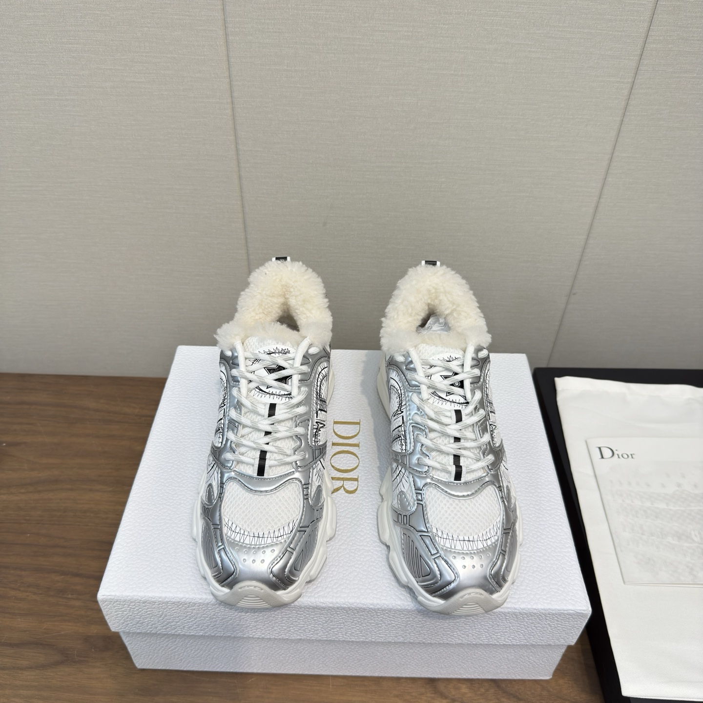 NO:630510,Dior Dior 25/ new arrival latest furry daddy shoes sneakers thick soles half slippers casual shoes top version Dior 2025 early autumn new products | sneakers Ne C.D’s holiday style sneakers this season are super hot!  The color matching is super nice, the vision is more harmonious, the foot feels lighter and more comfortable, the height is not heavy, and the 10g0 is highly recognizable. Tao*dao* Ladies, close your eyes and enter!  Laminated fabric with leather, hot stamped 'C.D', 1ogo decoration, Eva sole, 5cm height increase, Size: #35-41 (40, 41 customized, non-refundable), dad shoes, dior, dior, dior, sneakers19860909Dior 迪奥 25/ new arrival 最新 毛毛老爹鞋 运动鞋 厚底 半拖款 休闲鞋 顶级版本 迪奥 2025早秋新品|运动鞋 Ne C.D家这一季的度假风 人运动鞋超级火爆！ 配色超好看,视觉更协调,脚感更轻盈舒适增高不重 10g0辨识度极高道*道*小姐姐们闭眼入！层压织物配皮 烫印“C.D” 1ogo装饰 Eva鞋底 5cm增高 Size:#35-41 (40,41订做不退换）,老爹鞋毛毛鞋,dior,dior,dior,sneakers,Women's Shoes