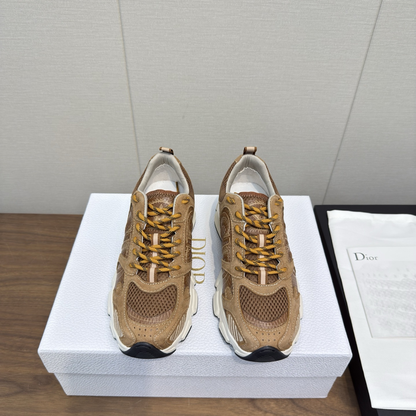 NO:630512,Dior Dior 25/ new arrival latest dad shoes sneakers thick soles half slippers casual shoes top version Dior 2025 early autumn new products | sneakers Ne C.D’s holiday style sneakers this season are super hot!  The color matching is super nice, the vision is more harmonious, the foot feels lighter and more comfortable, the height is not heavy, and the 10g0 is highly recognizable. Tao*dao* Ladies, close your eyes and enter!  Laminated fabric with leather, hot stamped 'C.D', 1ogo decoration, Eva sole, 5cm height increase, Size: #35-41 (40, 41 customized, non-refundable), men's 39-45, dad shoes, fur shoes, dior, dior, dior, sneakers19860909Dior 迪奥 25/ new arrival 最新 老爹鞋 运动鞋 厚底 半拖款 休闲鞋 顶级版本 迪奥 2025早秋新品|运动鞋 Ne C.D家这一季的度假风 人运动鞋超级火爆！ 配色超好看,视觉更协调,脚感更轻盈舒适增高不重 10g0辨识度极高道*道*小姐姐们闭眼入！层压织物配皮 烫印“C.D” 1ogo装饰 Eva鞋底 5cm增高 Size:#35-41 (40,41订做不退换）男39-45,老爹鞋毛毛鞋,dior,dior,dior,sneakers,Women's Shoes