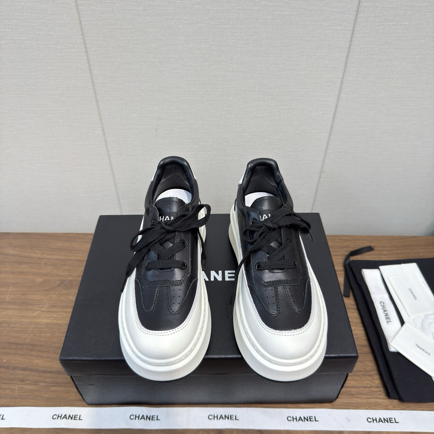 NO:630509,Chanel Chanel 25 casual shoes, large toe shoes, biscuit shoes, thick soles, heightening shoes, classic large toe, electric embroidery rhombus on the upper, instantly brightening the feeling!  Versatile for everyday wear, match with small skirts and shorts. Juejuezi, soft wrinkled calf patent leather, great texture!  The first choice for sweet girls ~ a must-have for students. Slightly large-toe shoes, very cute and dignified. Upper cowhide, size 35-41, 40.41 custom-made, casual shoes/sports shoes, chanel, chanel, sneakers, skirts, shorts, cowhide19860909Chanel香奈儿 25 休闲鞋大头鞋 饼干鞋 厚底 增高鞋 经典款大鞋头  鞋面电绣菱格 瞬间提亮的感觉！ 日常百搭 搭配小裙子小短裤 绝绝子,软皱小牛漆皮,质感超赞！甜妹首选～学生党必入 微微大头的鞋型,很是可爱又端庄 鞋面牛皮 size 35-41 ,40.41订做,休闲鞋/运动鞋,chanel,chanel,sneakers,skirts,shorts,cowhide,Women's Shoes