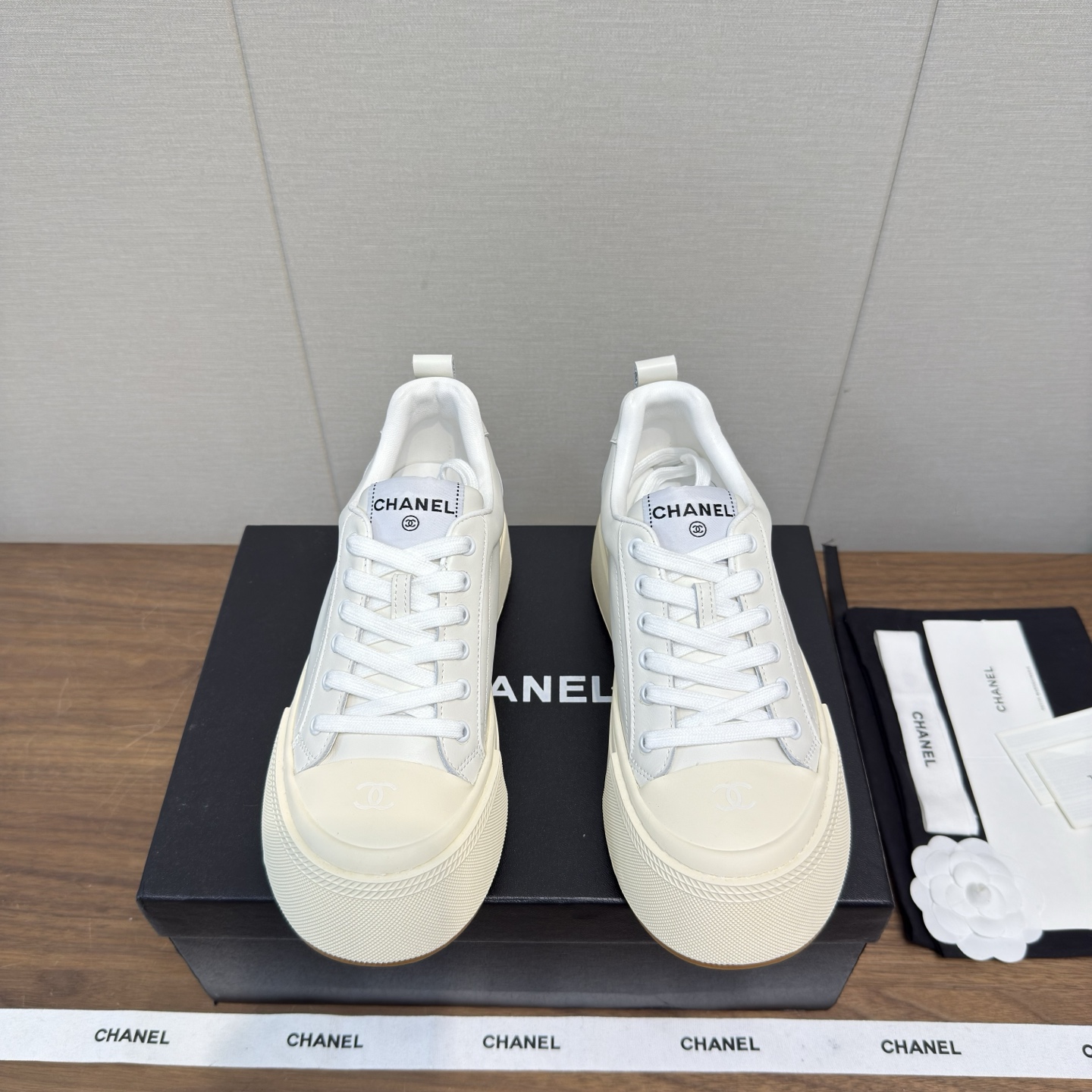 NO:630505,Chanel Chanel 25 casual shoes, large toe shoes, biscuit shoes, thick soles, heightening shoes, classic large toe, electric embroidery rhombus on the upper, instantly brightening the feeling!  Versatile for everyday wear, match with small skirts and shorts. Juejuezi, soft wrinkled calf patent leather, great texture!  The first choice for sweet girls ~ a must-have for students. Slightly large-toe shoes, very cute and dignified. Upper cowhide, size 35-41, 40.41 custom-made, casual shoes/sports shoes, chanel, chanel, sneakers, skirts, shorts, cowhide19860909Chanel香奈儿 25 休闲鞋大头鞋 饼干鞋 厚底 增高鞋 经典款大鞋头  鞋面电绣菱格 瞬间提亮的感觉！ 日常百搭 搭配小裙子小短裤 绝绝子,软皱小牛漆皮,质感超赞！甜妹首选～学生党必入 微微大头的鞋型,很是可爱又端庄 鞋面牛皮 size 35-41 ,40.41订做,休闲鞋/运动鞋,chanel,chanel,sneakers,skirts,shorts,cowhide,Women's Shoes