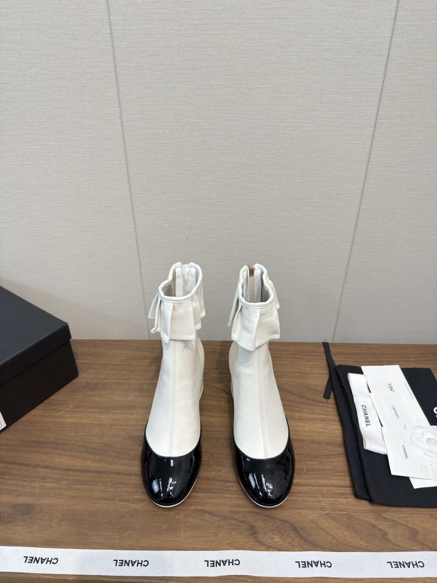 NO:630498,Chane1 '25n new style autumn and winter short boots series high version Xiaoxiang chanel high quality counter level - chanelaa Xiaoxiang new double C stovepipe boots top purchasing level rare items new ━━━━━ t ━━━━━  Material upper: Calf imported from Italy, original customized small fragrance, logo, Chanel's unique elements, imported comfortable and soft sheepskin lining, foot pads, imported from Italy, pair version, double-layer thickened anti-slip injection molded outsole Size: 35-39, 40 41 Customized, boots, chanel, chanel, boots, sheepskin19860909Chane1“25n新款 秋冬 短靴系列  高版本 小香chanel 高品质专柜级- chanelaa 小香新款双C瘦腿靴 顶级代购级别稀品上新 ━━━━━ t ━━━━━ 材质鞋面意大利进口小牛牛原版定制小香Logo香奈儿独有的元素进口舒适柔软羊皮内里垫脚意大利进口对版本双层加厚防滑注塑大底 码数:35-39,40 41定制,靴子,chanel,chanel,boots,sheepskin,Women's Shoes