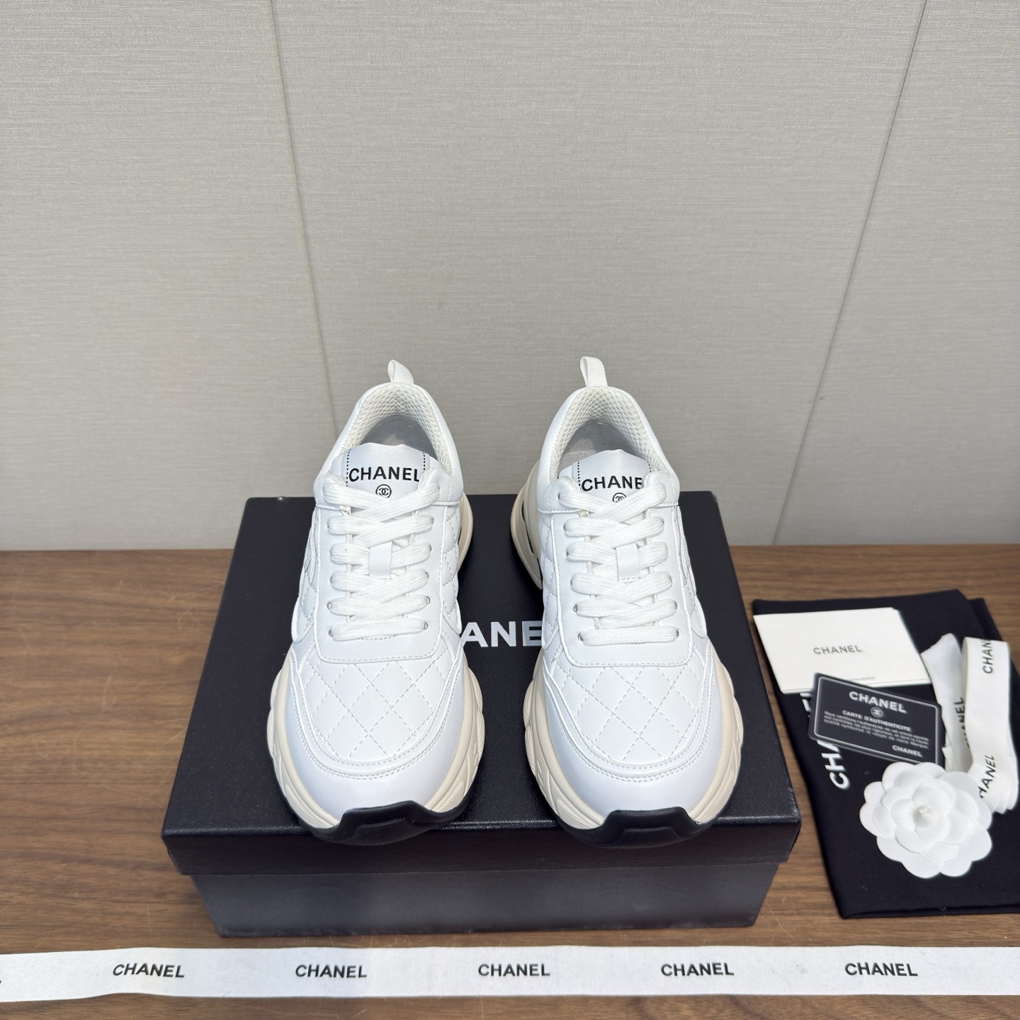 NO:679960,Chanel Chanel 25 casual shoes, large-toe shoes, biscuit shoes, thick soles, height-increasing shoes, classic casual shoes, electric embroidered rhombus on the upper, instantly brightening the feeling!  Versatile for everyday wear, match with small skirts and shorts. Juejuezi, soft wrinkled calf patent leather, great texture!  The first choice for sweet girls ~ a must-have for students. Slightly large-toe shoes, very cute and dignified. Upper cowhide, size 35-41, 40.41 custom-made, casual shoes/sports shoes, chanel, chanel, sneakers, skirts, shorts, cowhide19860909Chanel香奈儿 25 休闲鞋大头鞋 饼干鞋 厚底 增高鞋 经典款 休闲鞋 鞋面电绣菱格 瞬间提亮的感觉！ 日常百搭 搭配小裙子小短裤 绝绝子,软皱小牛漆皮,质感超赞！甜妹首选～学生党必入 微微大头的鞋型,很是可爱又端庄 鞋面牛皮 size 35-41 ,40.41订做,休闲鞋/运动鞋,chanel,chanel,sneakers,skirts,shorts,cowhide,Women's Shoes