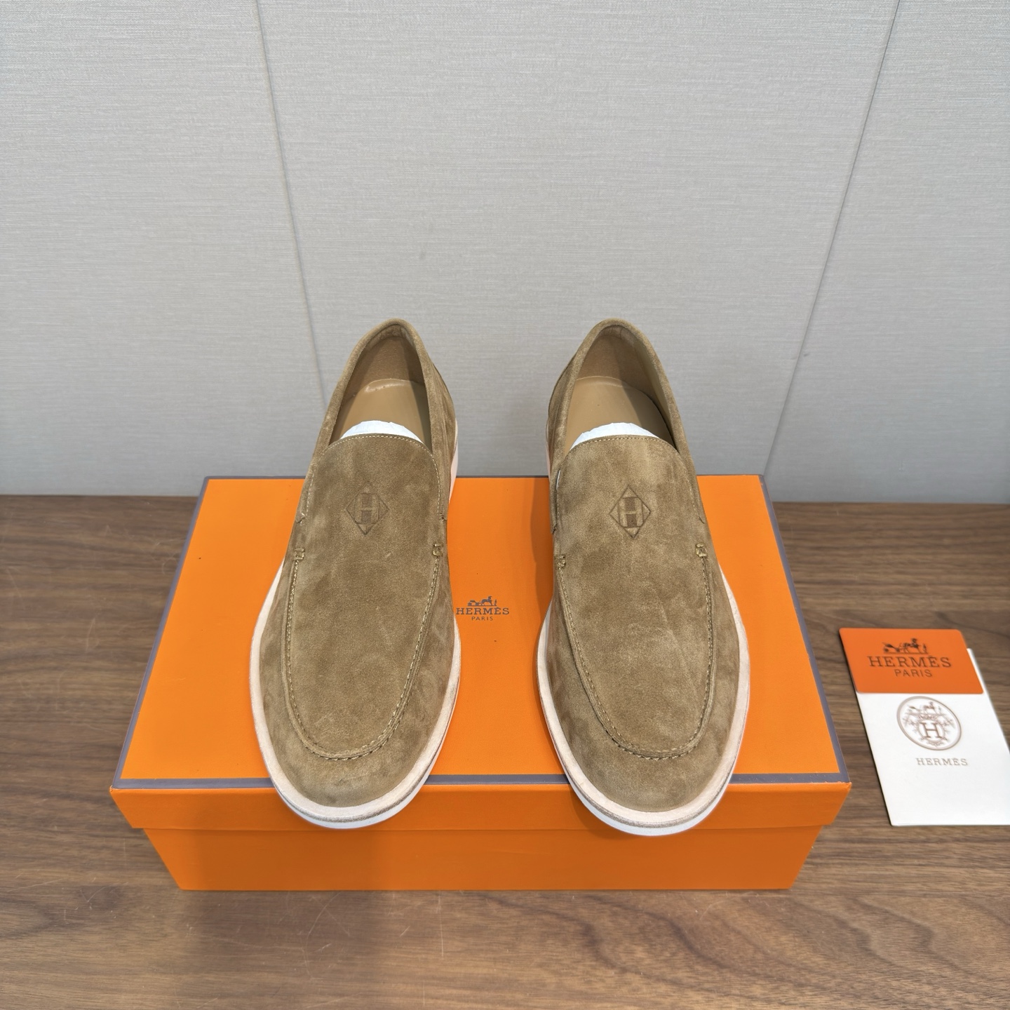 NO:668795,Hermès/Hermès 25 early autumn new products Loaf casual shoes top version men's color block design MM style advanced fashion simple and advanced casual matching upper foot very light and comfortable upper: cowhide/sheep leather lining cowhide outsole original TPU molded outsole size 39-47 (45.46.47 customized non-returnable), loafers, hermes, hermes, loafers, cowhide, sheep19860909Hermès/爱马仕 25早秋新品 乐福休闲鞋 顶级版本 男款 拼色设计MM风 超前时尚 简约高级 随意搭配 上脚非常轻便舒适 鞋面:牛皮/羊猄 内里牛皮 大底原版TPU成型大底 码数39-47（45.46.47订做不退换）,乐福鞋,hermes,hermes,loafers,cowhide,sheep,Women's Shoes