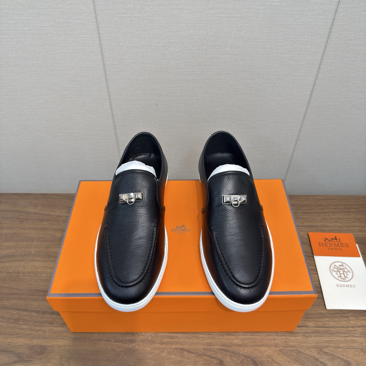 NO:668799,Hermès/Hermès 25 early autumn new product Loaf casual shoes, top version, same style for couples. Color matching design, MM style, advanced fashion, simple and advanced, casual matching, very light and comfortable on the foot. Upper: cowhide/sheep lining, cowhide leather outsole, original TPU molded outsole, size women's model 35-42/41.42, custom made and non-returnable  Men's models 39-47 (45.46.47 custom-made, non-returnable), loafers, hermes, hermes, loafers, cowhide, sheep19860909Hermès/爱马仕 25早秋新品 乐福休闲鞋 顶级版本 情侣同款. 拼色设计MM风 超前时尚 简约高级 随意搭配 上脚非常轻便舒适 鞋面:牛皮/羊猄 内里牛皮 大底原版TPU成型大底 码数女款35-42 /41.42订做不退换 男款39-47（45.46.47订做不退换）,乐福鞋,hermes,hermes,loafers,cowhide,sheep,Women's Shoes