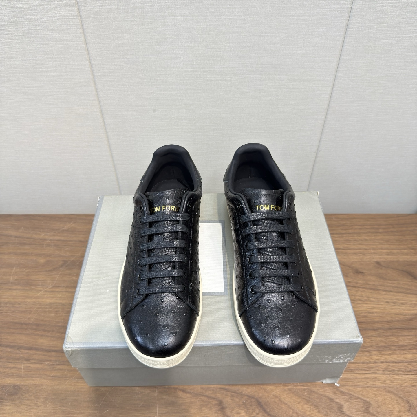NO:679948,TOM FORD low-top forrest shoes, casual sports shoes, high version, men's models, the best-selling trendy shoes at home and abroad, sneakers, casual shoes, classic and comfortable, a luxury choice for your wardrobe. The shoes are made of woven fabric + cowhide lining, suede leather + cowhide and mesh [strong], with paneled upper design, pure workmanship combined outsole, and pure cotton laces. Presenting retro and high-end. Casual and versatile code number 39-44, (38.45/46 is a custom code, non-refundable and non-exchangeable), casual shoes/sports shoes, tom ford, sneakers, cowhide19860909TOM FORD汤姆.福特 低帮阿甘鞋 休闲运动鞋 高版本  男款 海内外销量最高的潮鞋 板鞋 休闲鞋 经典而舒适,是您衣柜中的奢侈之选,鞋子由织布+牛皮内裡 绒面皮料+牛皮和mesh组合而成[强],采用镶板设计鞋面,用纯工组合大底,纯棉系带.呈现出复古而高端.休闲百搭 码数 39-44,（38.45/46为定做码不退不换）,休闲鞋/运动鞋,tom ford,sneakers,cowhide,Women's Shoes