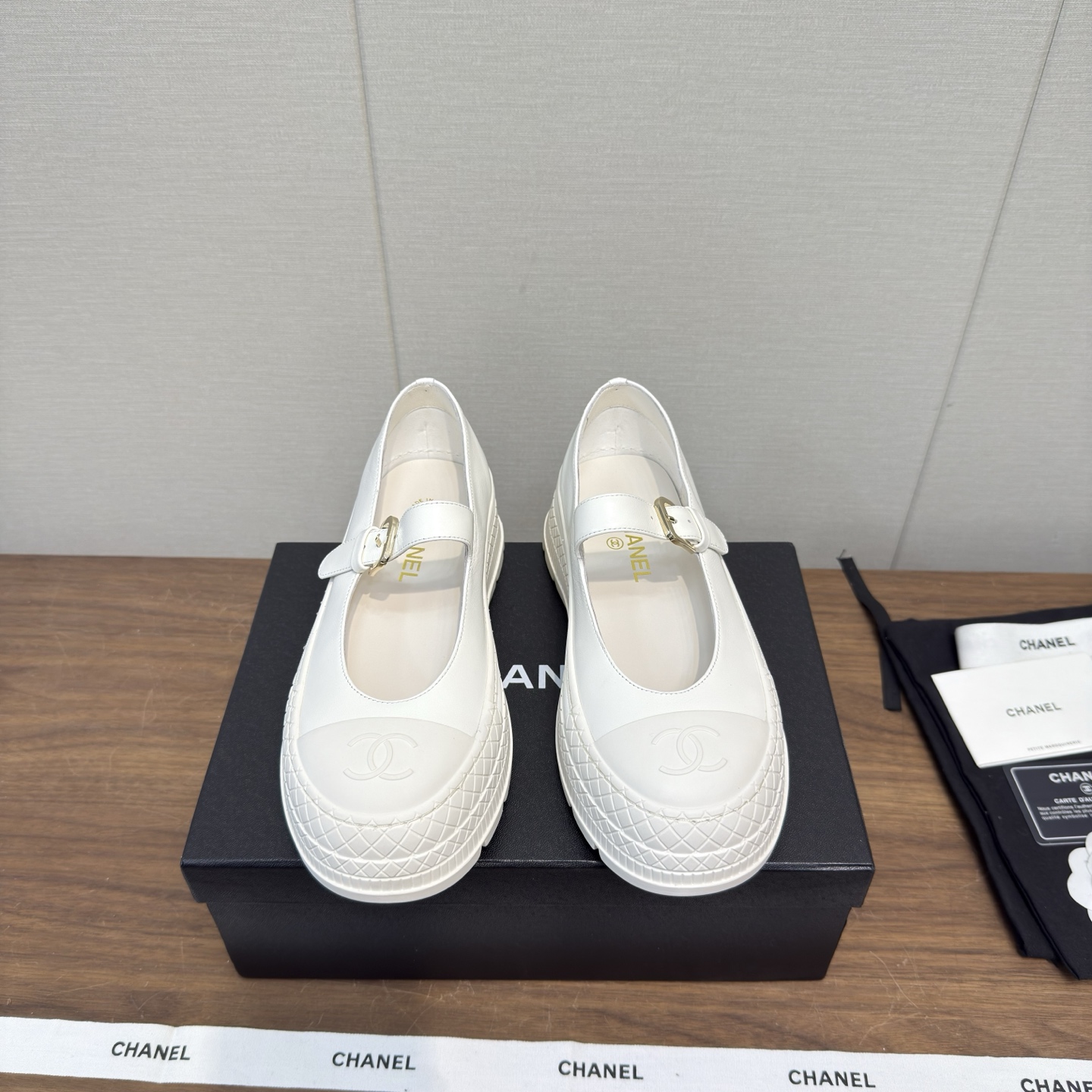 NO:747430,a 26p new loafers casual shoes thick-soled small leather shoes top version loafers hot-selling deep-mouthed loafers new small fragrance thick soles fashionable height increasing shoes this classic design the uppers are electro-embroidered with a variety of craftsmanship the outsole is fashionable and sporty and unusual, it incorporates a variety of color matching elements and is very good-looking sheepskin lining heel height 5.5cm, original combination open film sole digital 35-41 (40-41 order)  All come with authentic Italian packaging, single shoes, loafers, sheepskin19860909a 26p新款 乐福单鞋 便鞋 厚底小皮鞋 顶级版 乐福鞋 热销款 深口乐福鞋 新款小香风头厚底 时尚增高鞋 这款经典设计 鞋面多种工艺电绣的风格 大底却时尚运动不平凡的拥入了多种配色元素多元化混搭非常好看 内里羊皮 跟高5.5cm ,原版组合开膜底 数码35-41（40-41订） 均配有意大利正品包装,单鞋,loafers,sheepskin,Women's Shoes