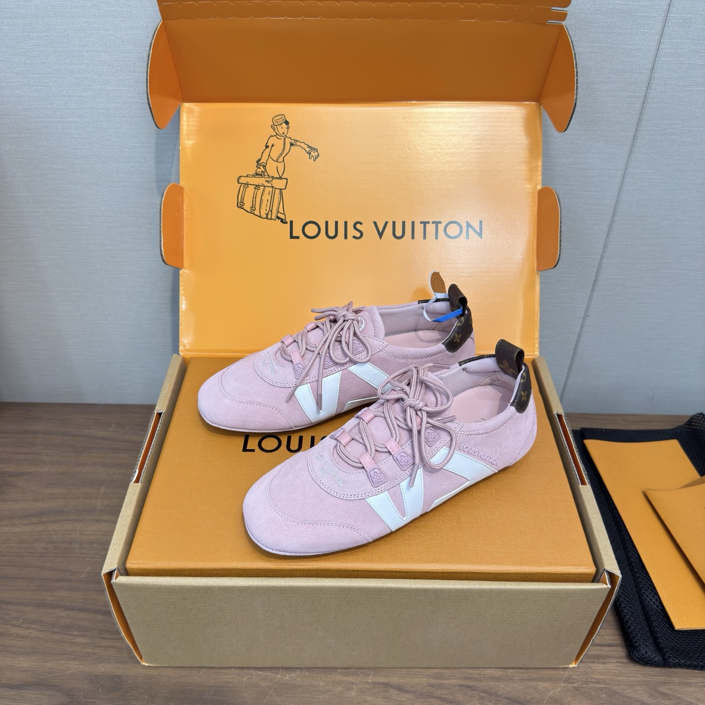 Louis Vuitton Sneakers