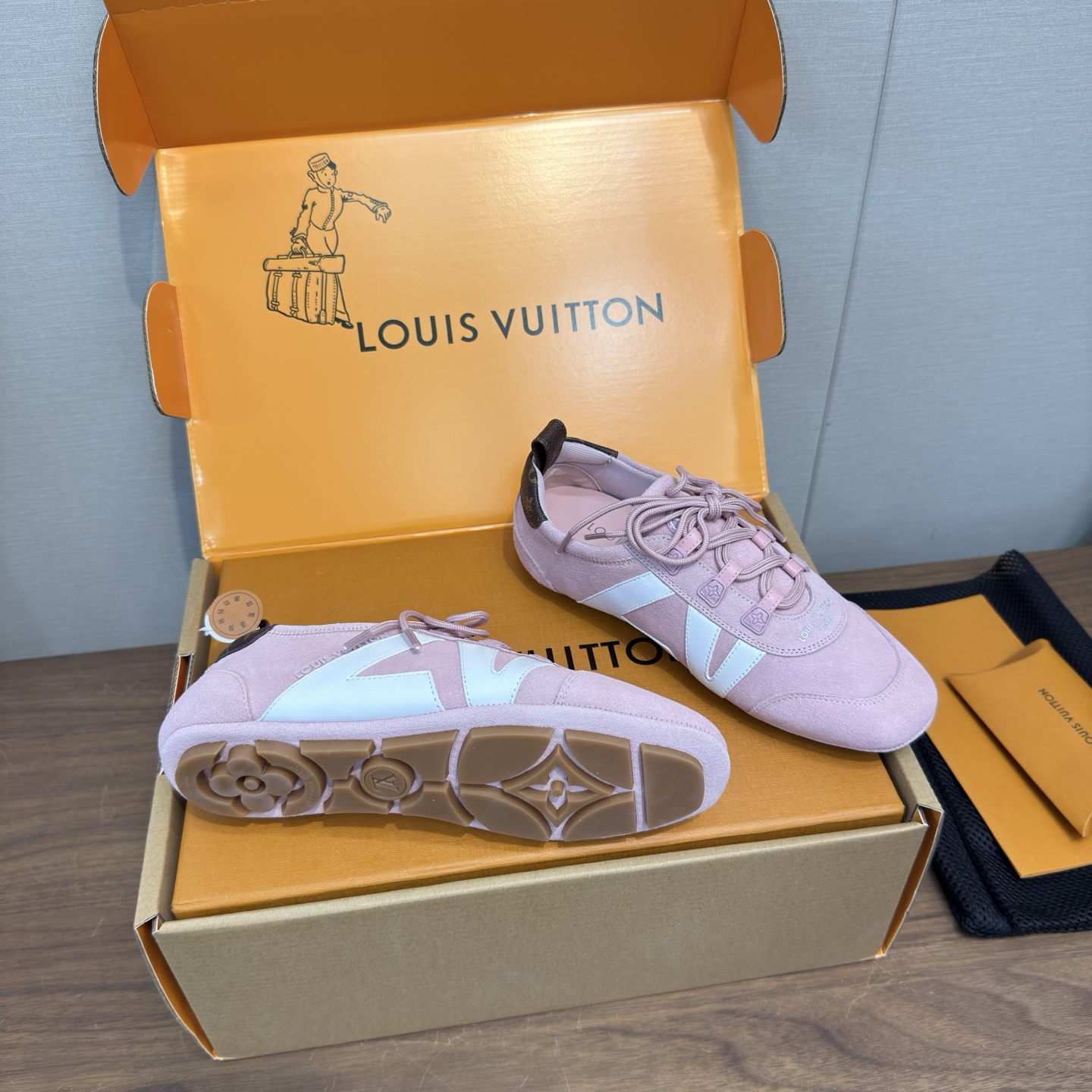 Louis Vuitton Sneakers