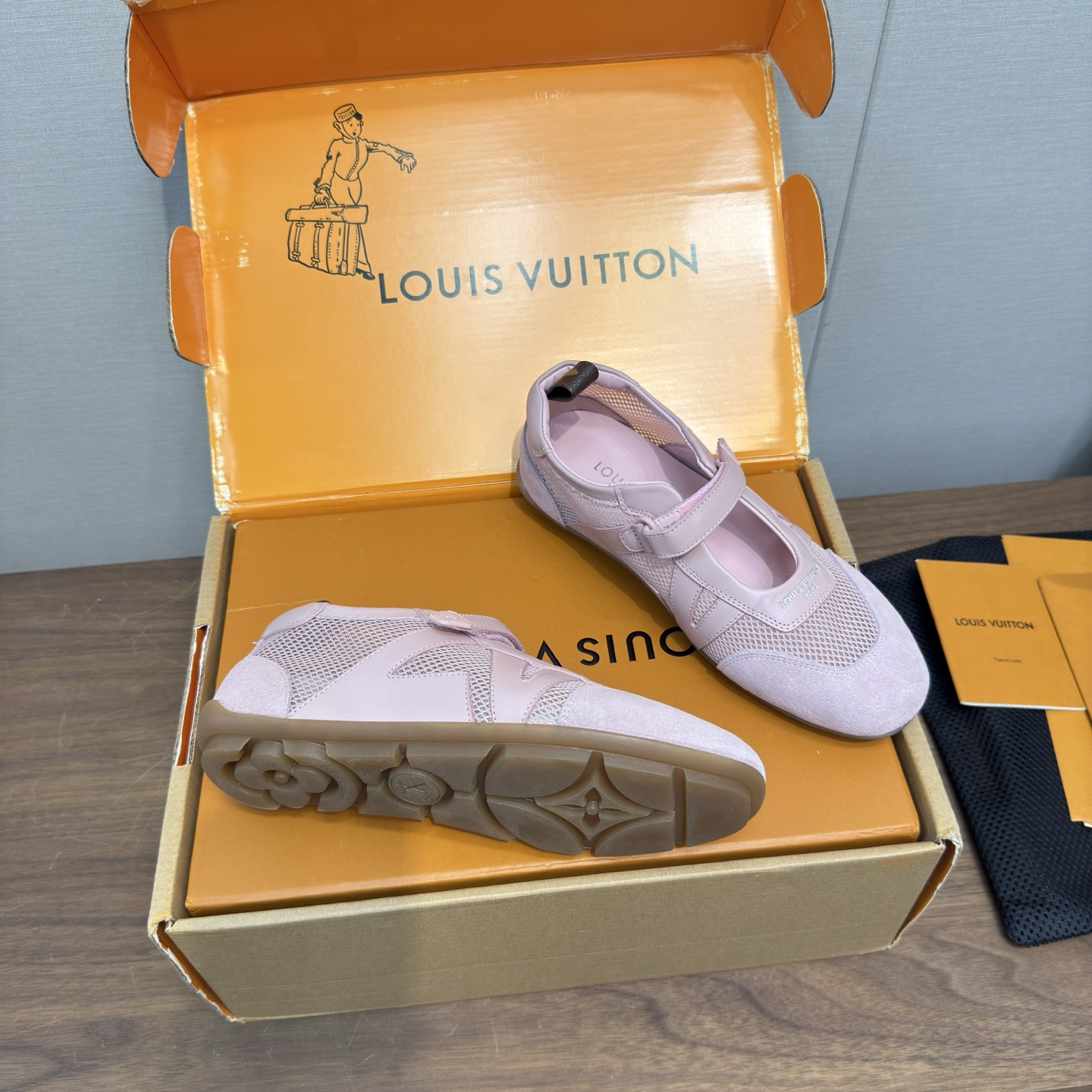 Louis Vuitton Sneakers