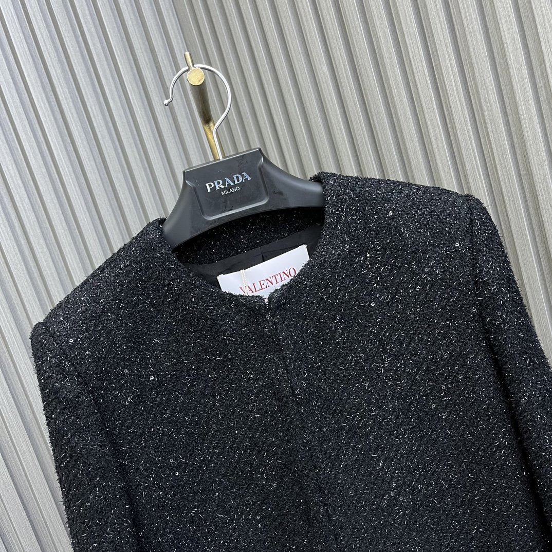 Valentino*2024新品重工鸵鸟毛洋装外套定制YB粗纺材质羊毛的成份加持质感更为上乘整件成衣融入