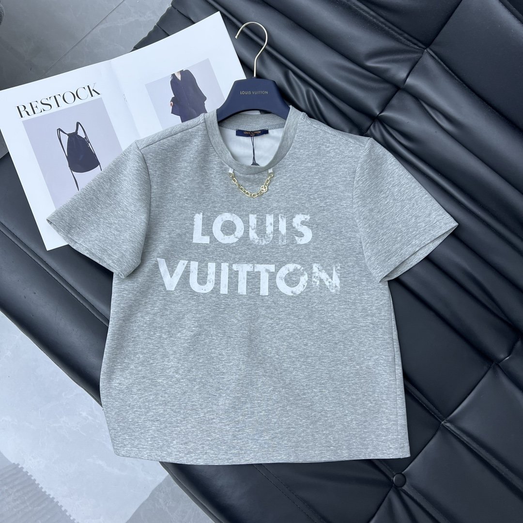 LouisVuitto*2024新品上架字母链条短袖套装定制YB斜纹全棉材质夏天穿搭透气舒适上衣饰以虚化