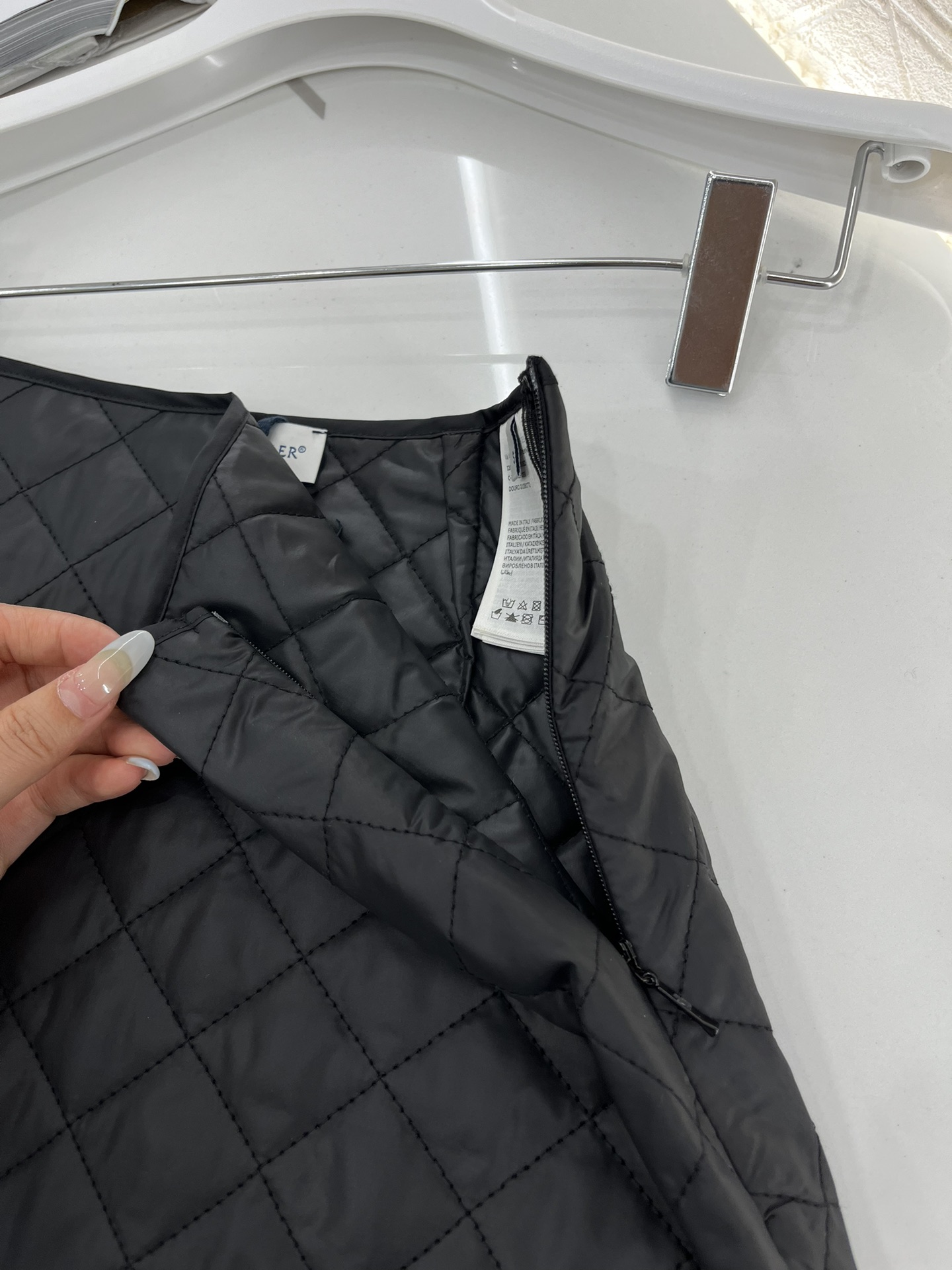 2024 Moncler Women’s Suit Collection: First-rate, Hard-core Design with Shrink Puffs - 图片 6