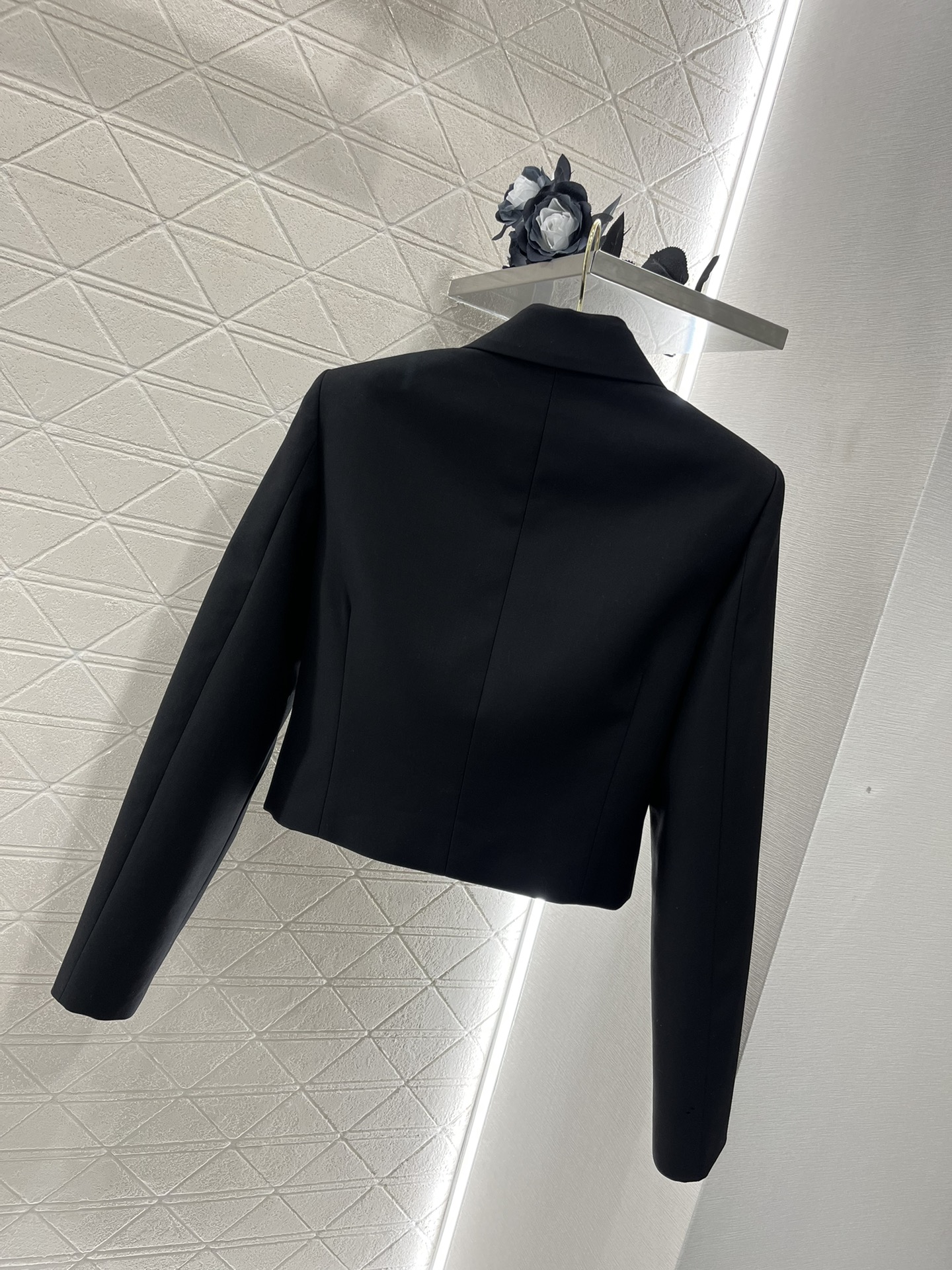 2024 New Female Suit: Collar Pin Shorts, Custom YB Material, Stylish City Style - 图片 2