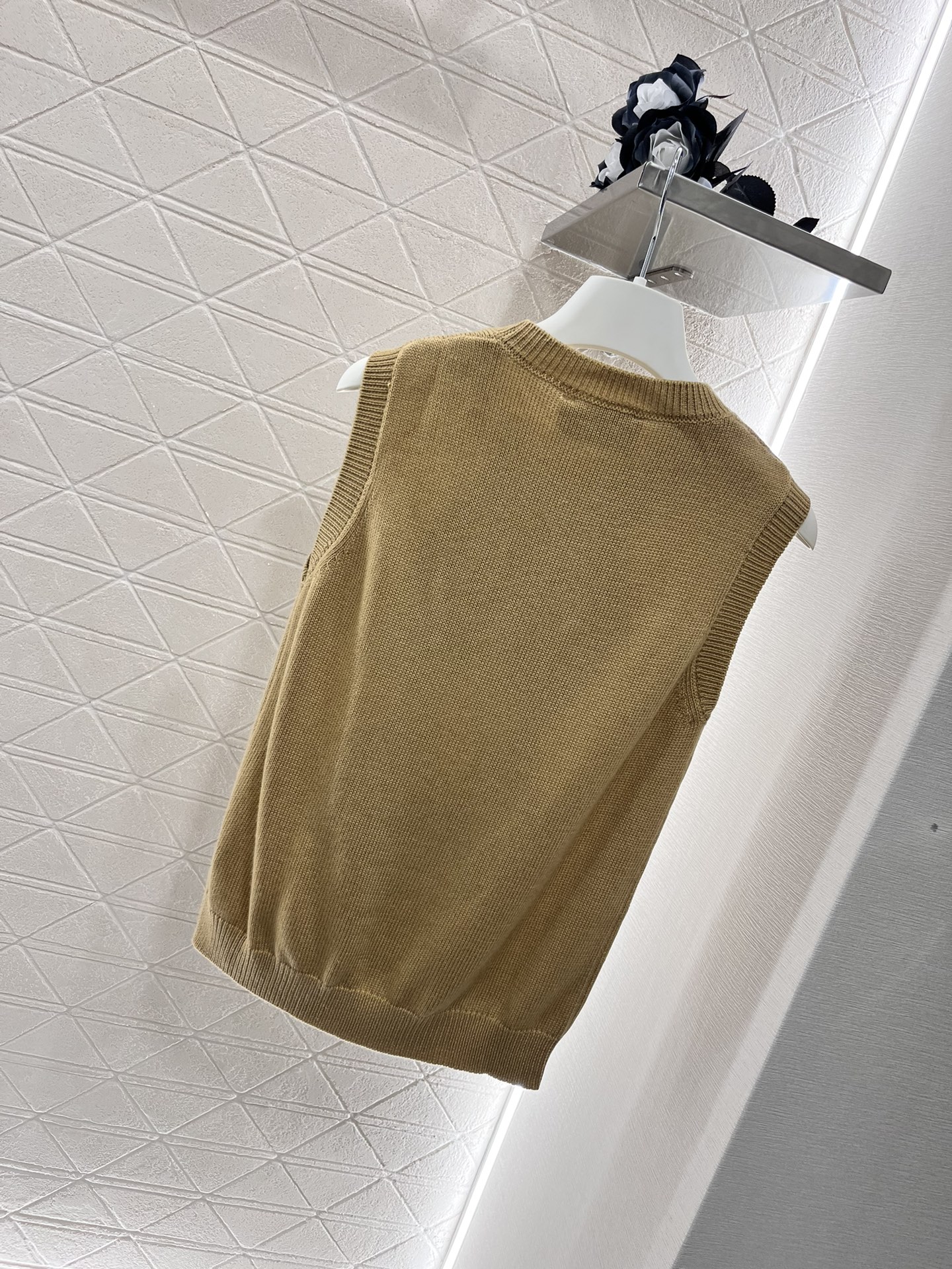 Ami* 2024 New Shrink Knitting Vest with Custom YB Wool Needles Fabric. - 图片 2