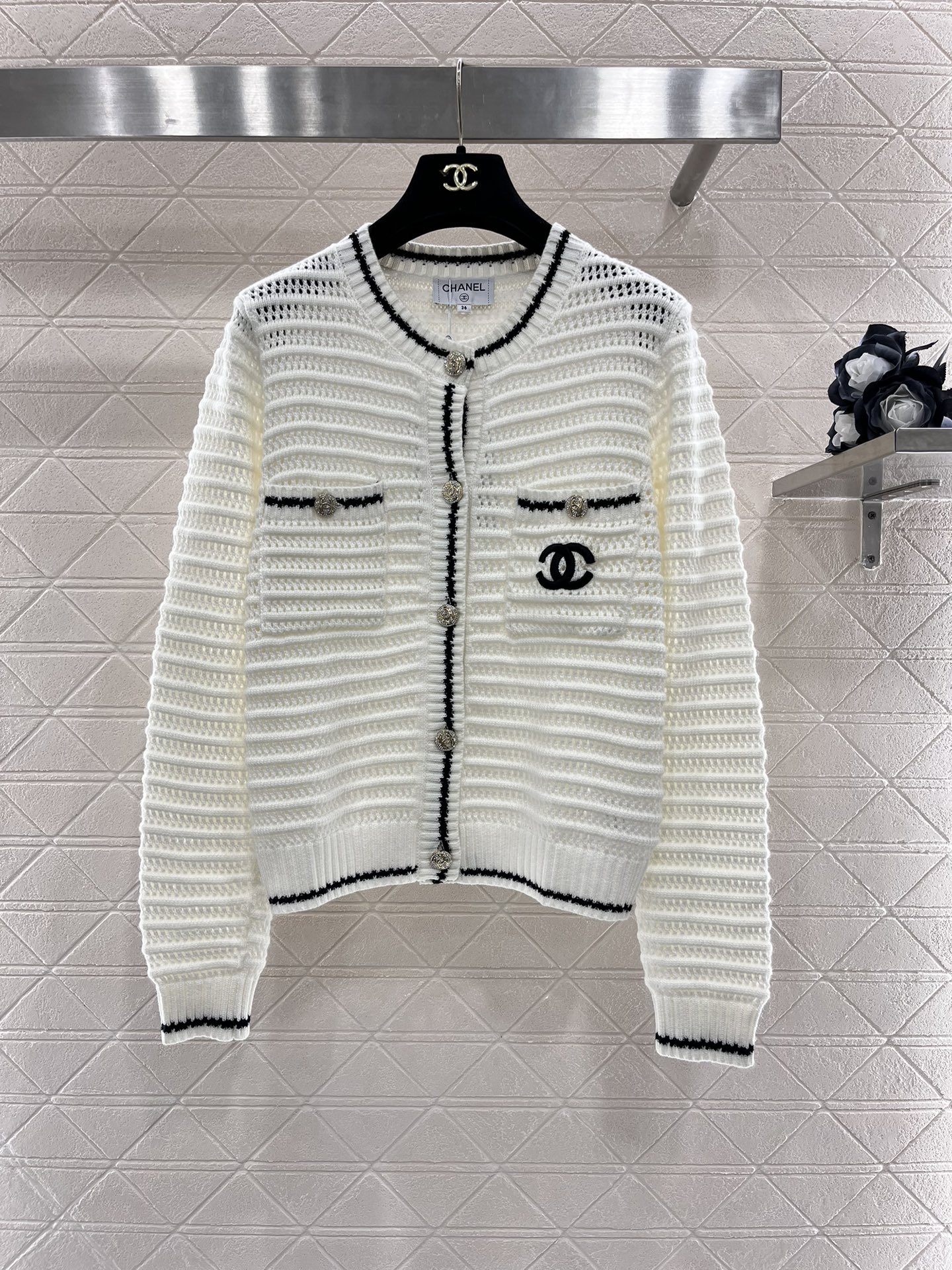 Chanel Abbigliamento Cardigan Maglione Nero Bianco Ricamo Lavorazione a maglia Lana Collezione Autunno/Inverno