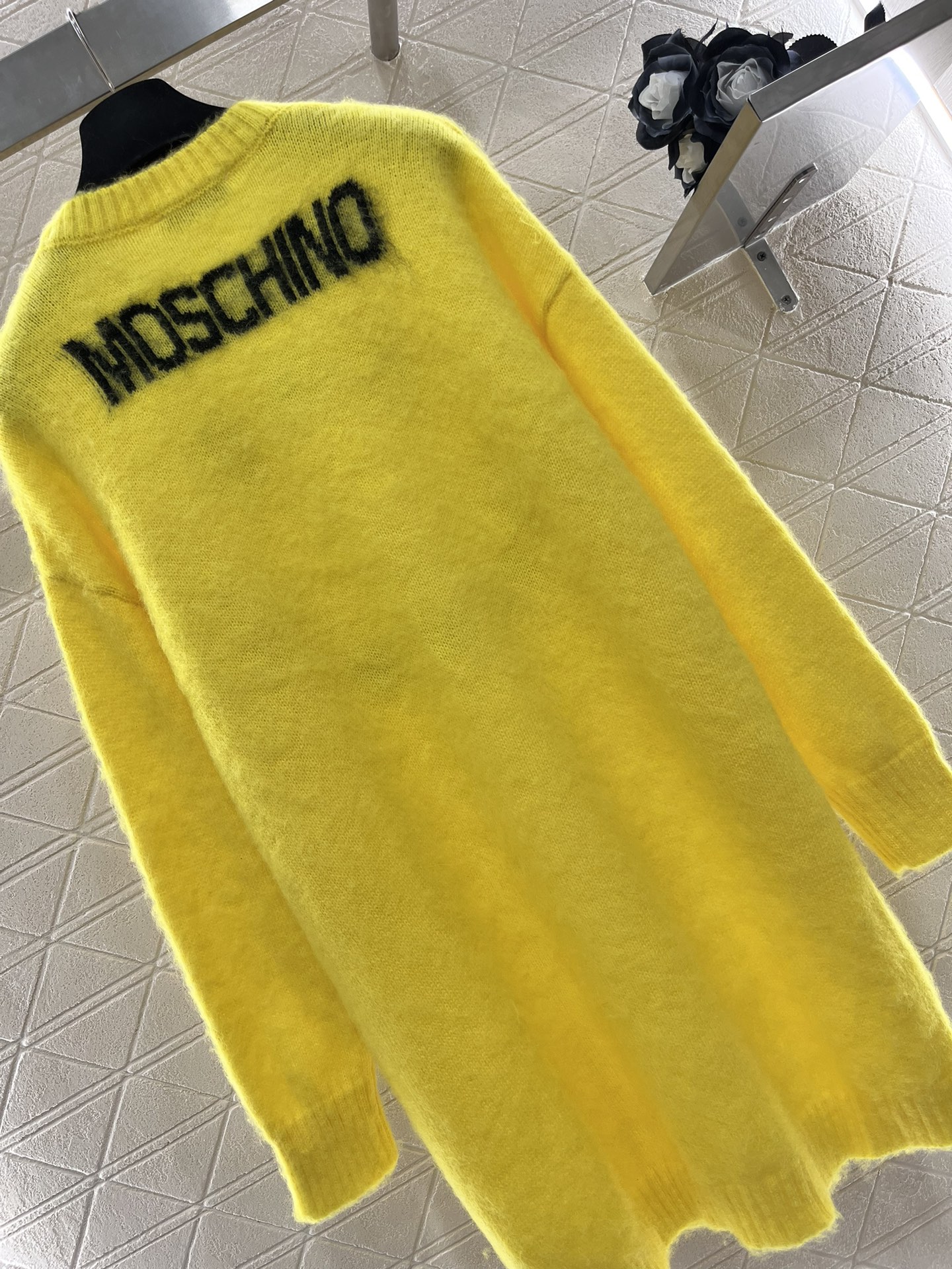 2024 New Moschino Women’s Suit with Horse Hair Knitting Material - 图片 7
