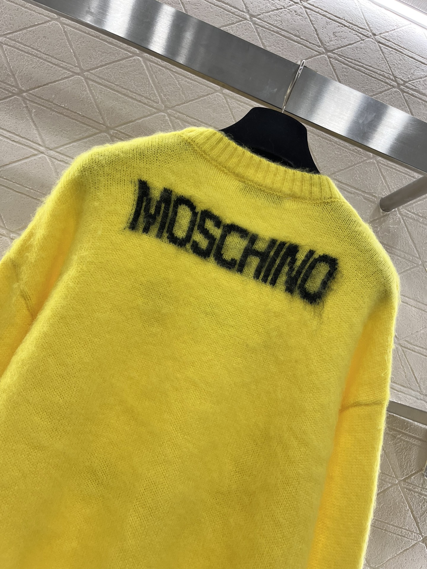 2024 New Moschino Women’s Suit with Horse Hair Knitting Material - 图片 5