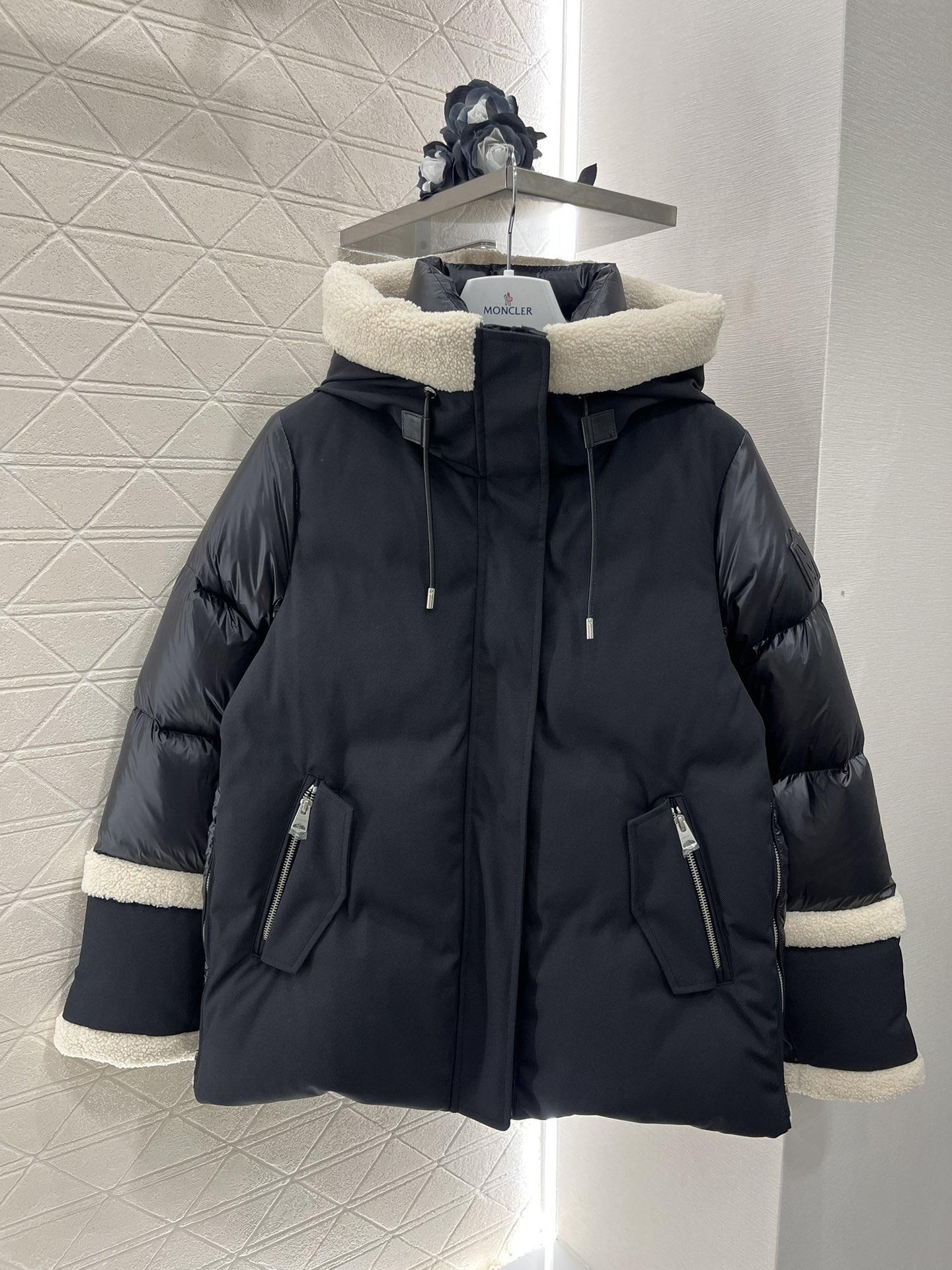 Moncler Ropa Chaqueta de plumón Blanco Nylon Plumón de ganso blanco Colección otoño – invierno Fashion Blusa con capucha