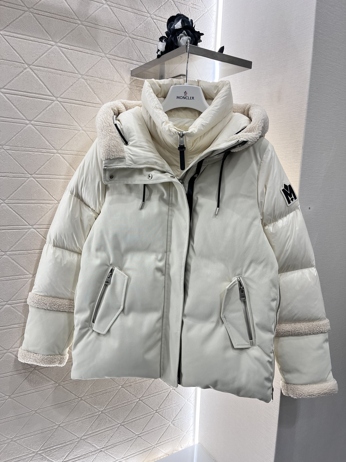 Vender en línea
 Moncler Ropa Chaqueta de plumón Venta superior
 Blanco Nylon Plumón de ganso blanco Colección otoño – invierno Fashion Blusa con capucha