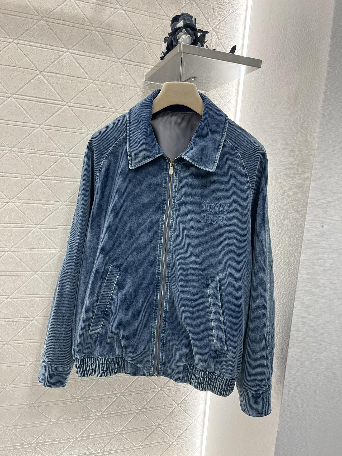 MiuMiu Ropa Abrigos y chaquetas Azul vaquero Bordado Universal para hombres y mujeres Pana Algodón Colección primavera Vintage