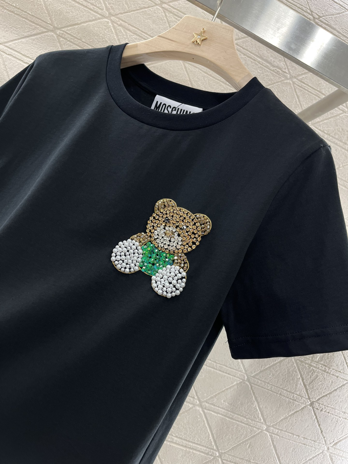 2025 New Moschino Women’s Suit with Re-engineered Bead Embroidery Tee - 图片 5