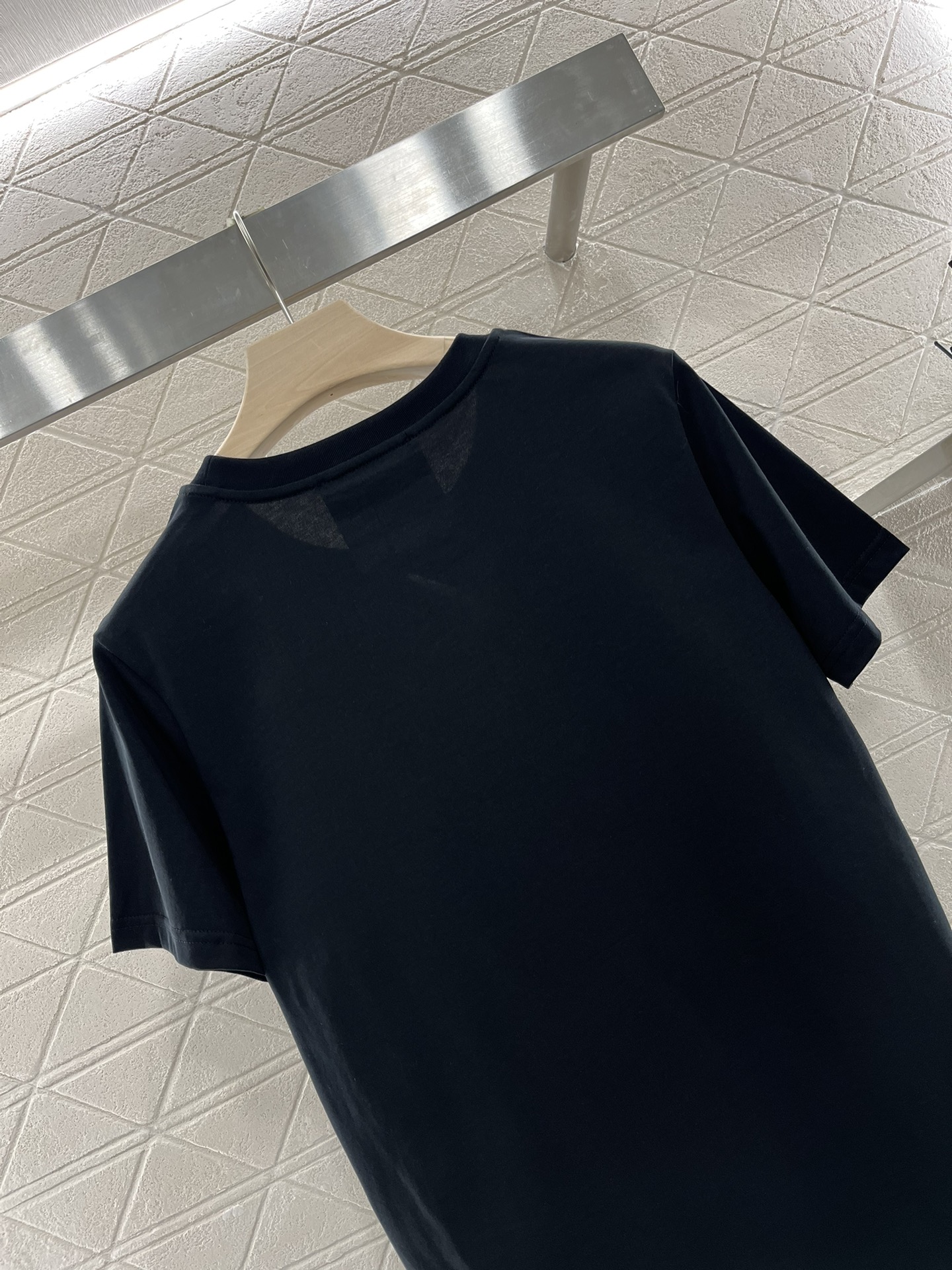 2025 New Moschino Women’s Suit with Re-engineered Bead Embroidery Tee - 图片 4