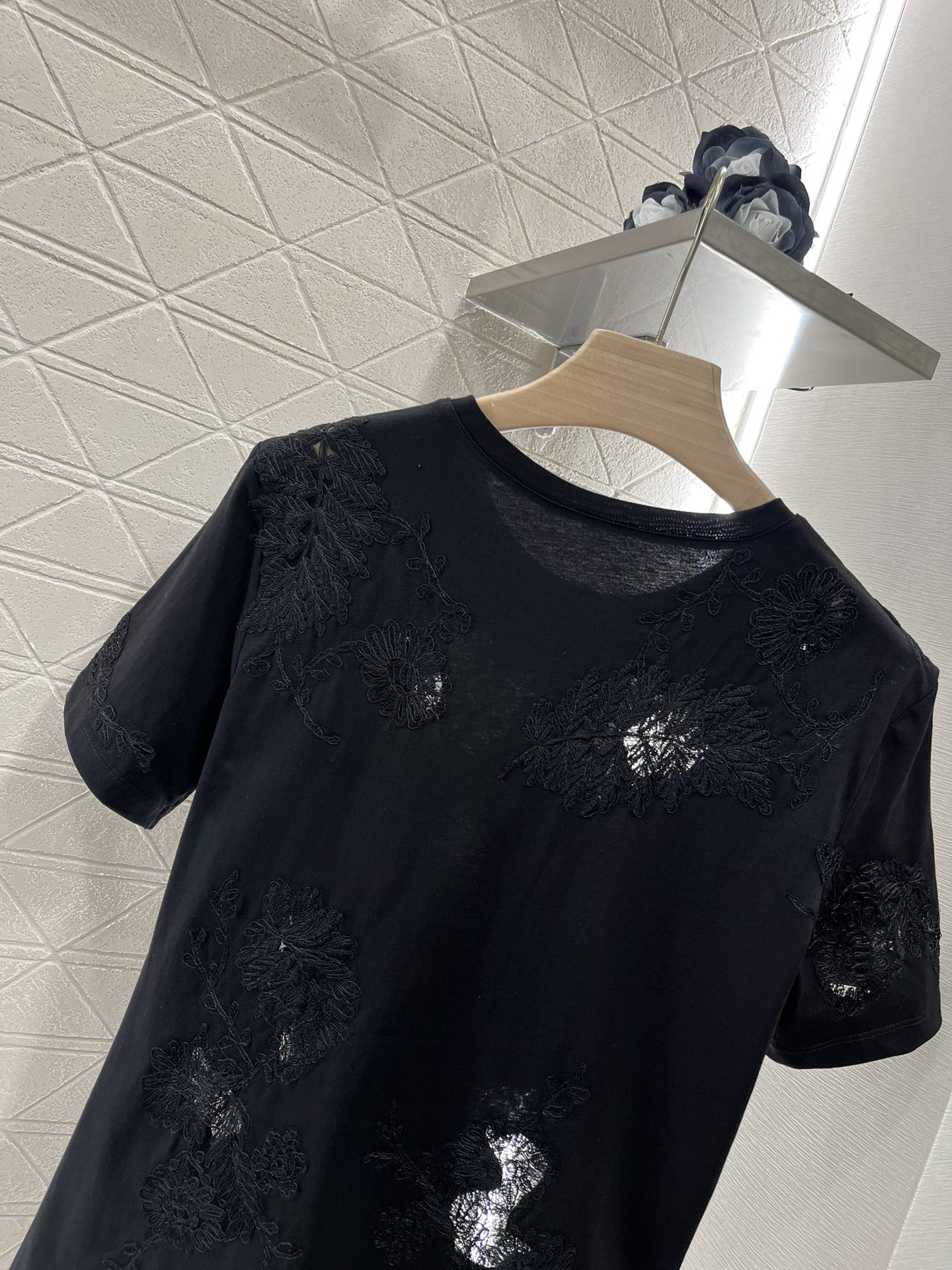 Brand-New Ermanno Scervin Women’s Suit with Embroidered Tee, High-Quality Cotton Material. - 图片 7